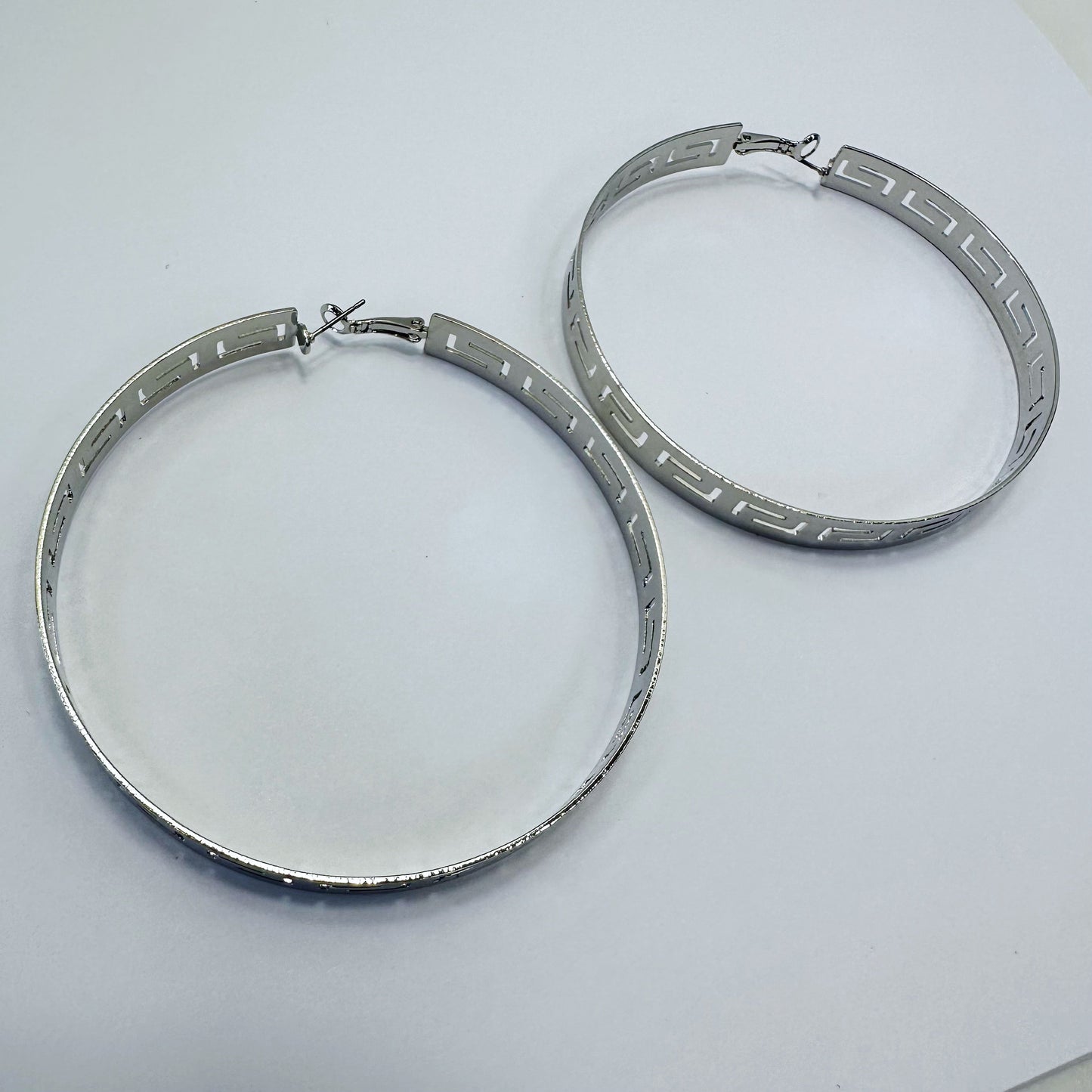 E0880 KE4091-80 Maze Pattern Hoop Metal Earrings