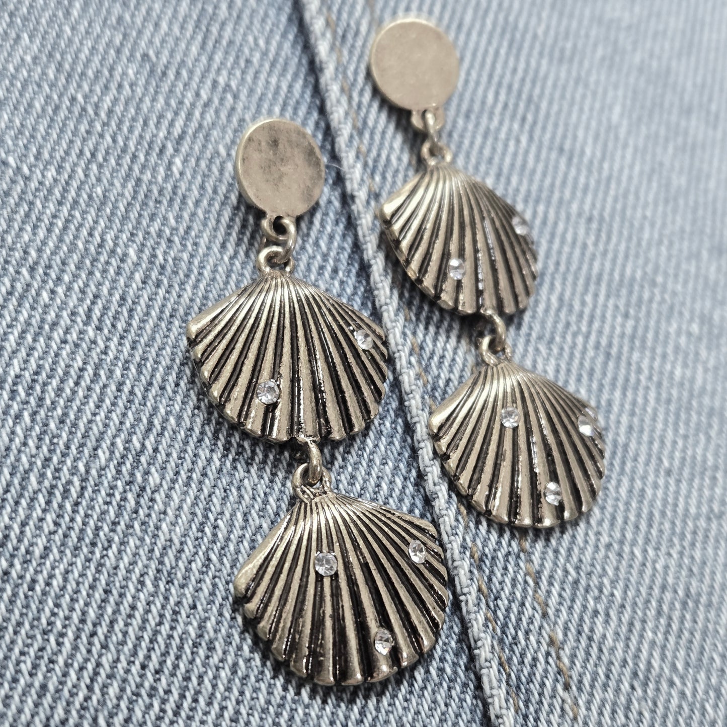 E1202 ELE1391 Shell Linked Drop Dangle Earrings