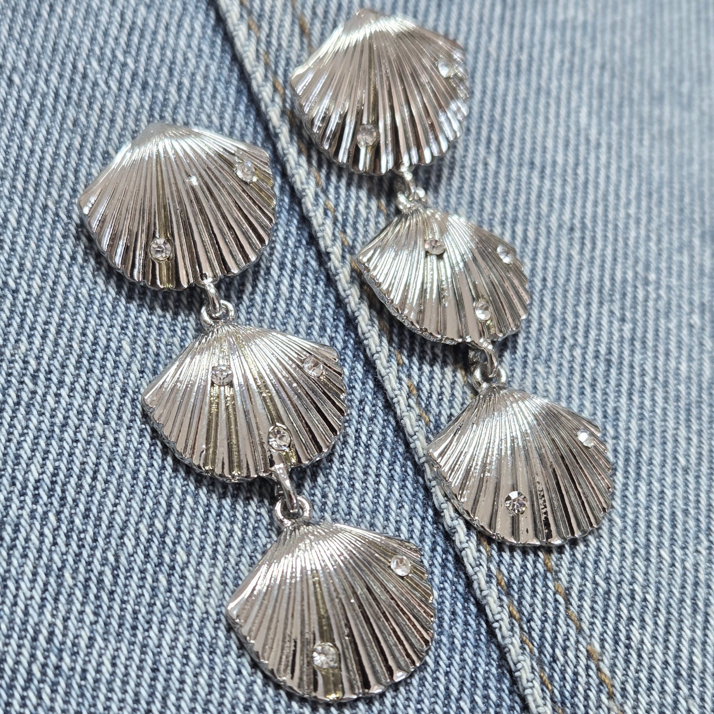 E1208 ELE1392 Shell Design Drop Dangle Earrings