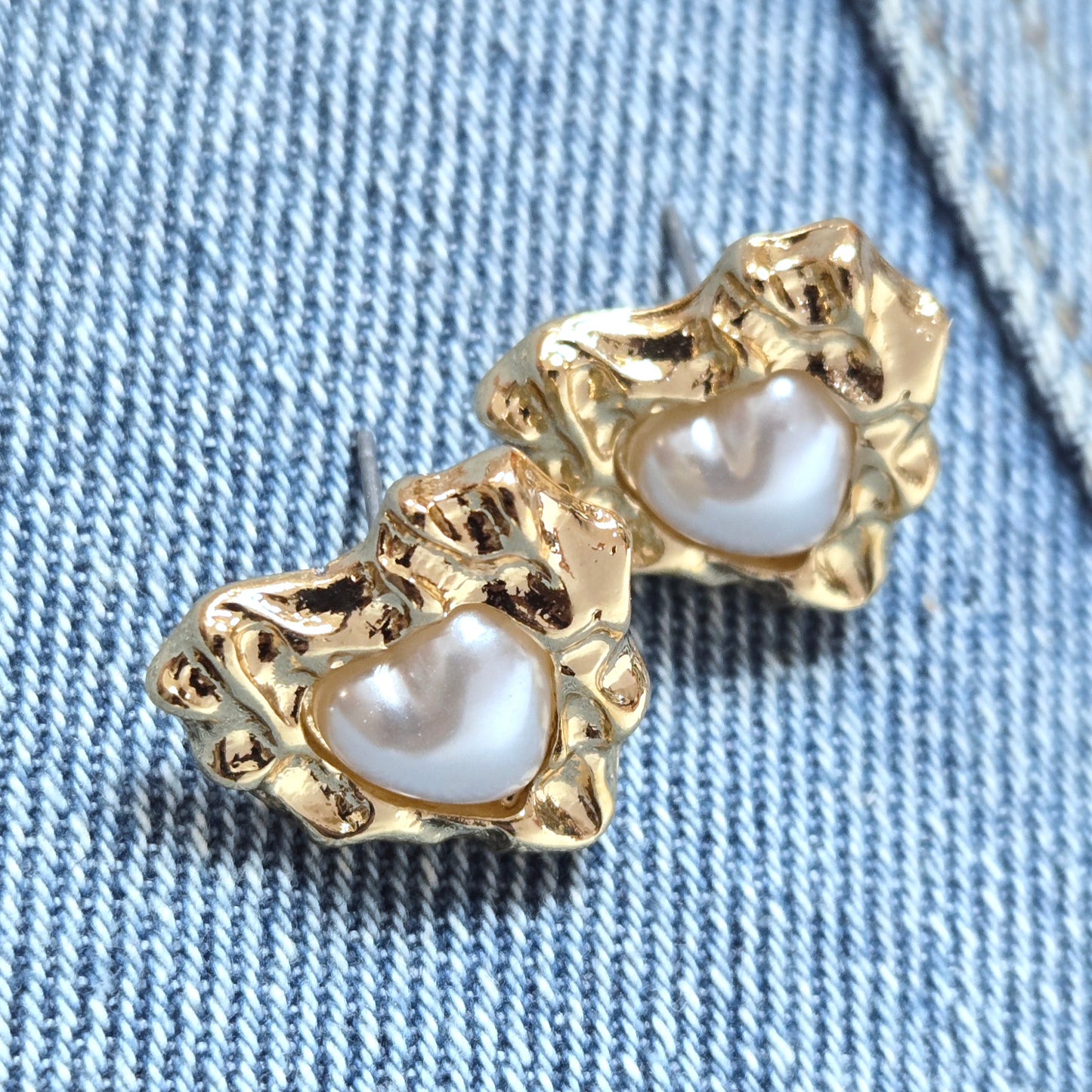 E1176 ELE2073 Heart Love Design Stud Style Mini Post Earrings