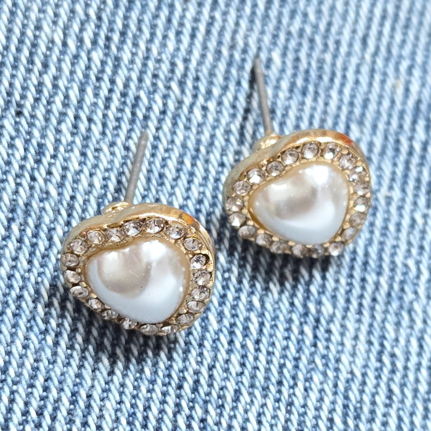 E1177 ELE2074 Heart Love Design Stud Style Mini Post Earrings