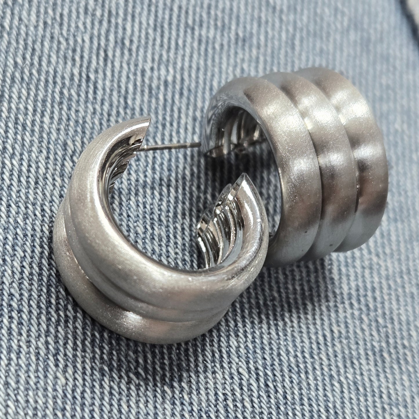 E1381 EW3352 Circle Drop Post Hoop Earrings