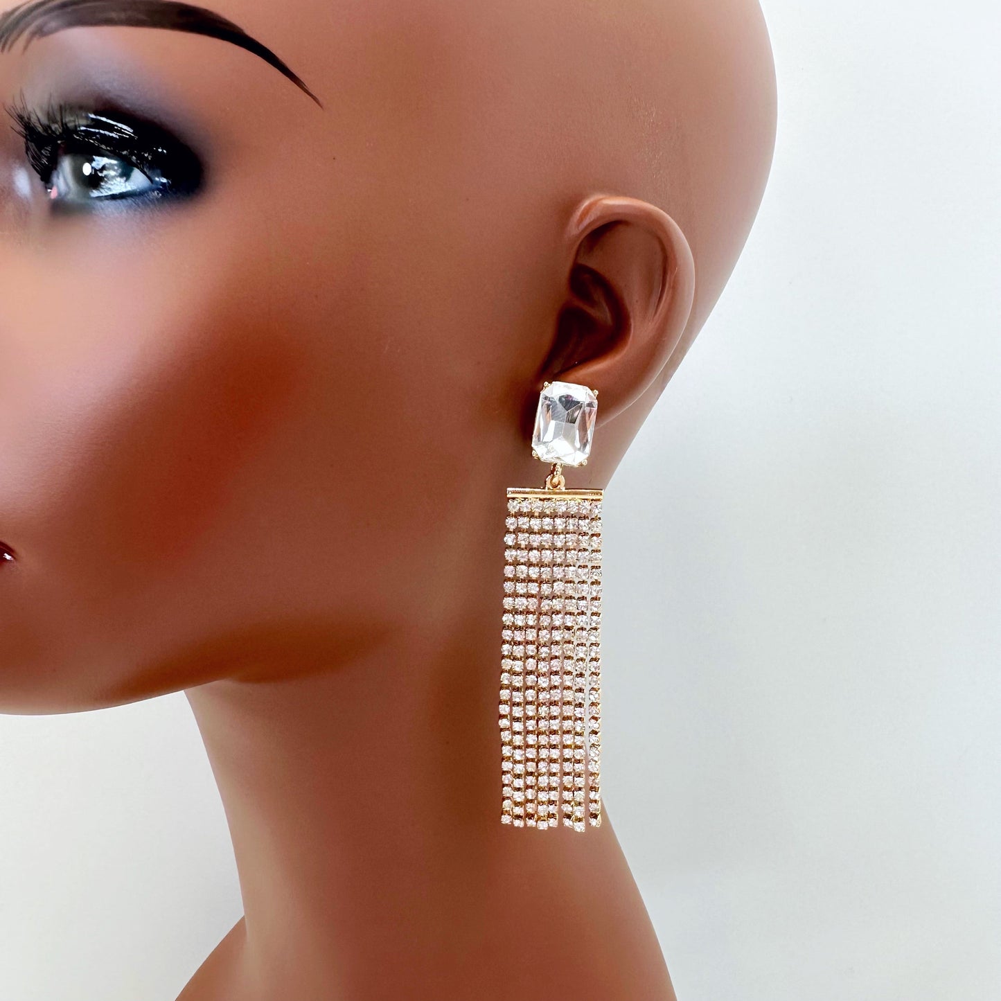 E1767 | Emerald Tassel Earrings | 25E2346