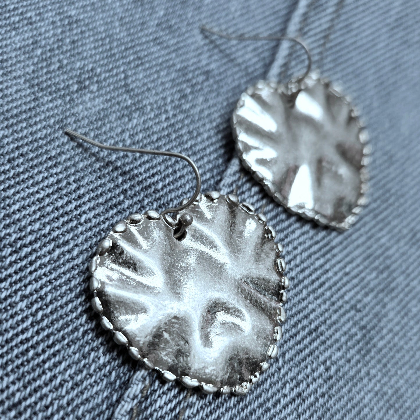 E1011 HE3526 Hammered Metal Heart Love Shape Drop Dangle Hook Earrings