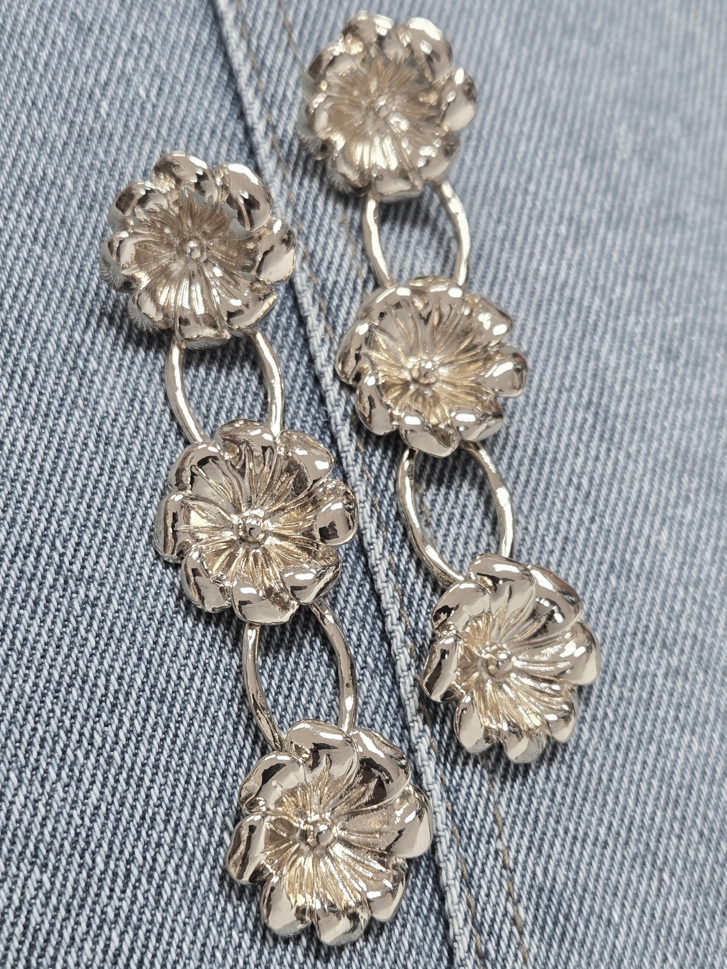 E1143 IE7686 Triple Flower Designs Linked Drop Dangle Earrings