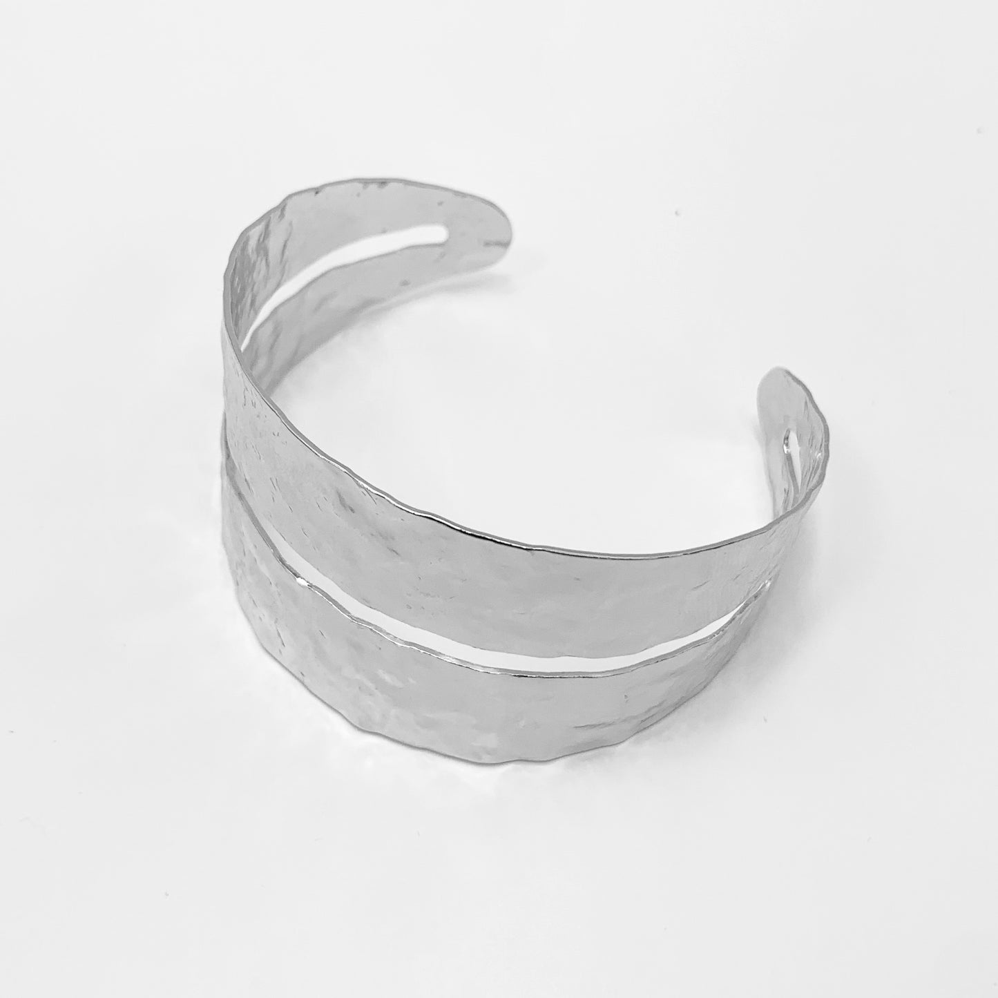 B0063 | Wide Hammered Cuff Bracelet | KB8013