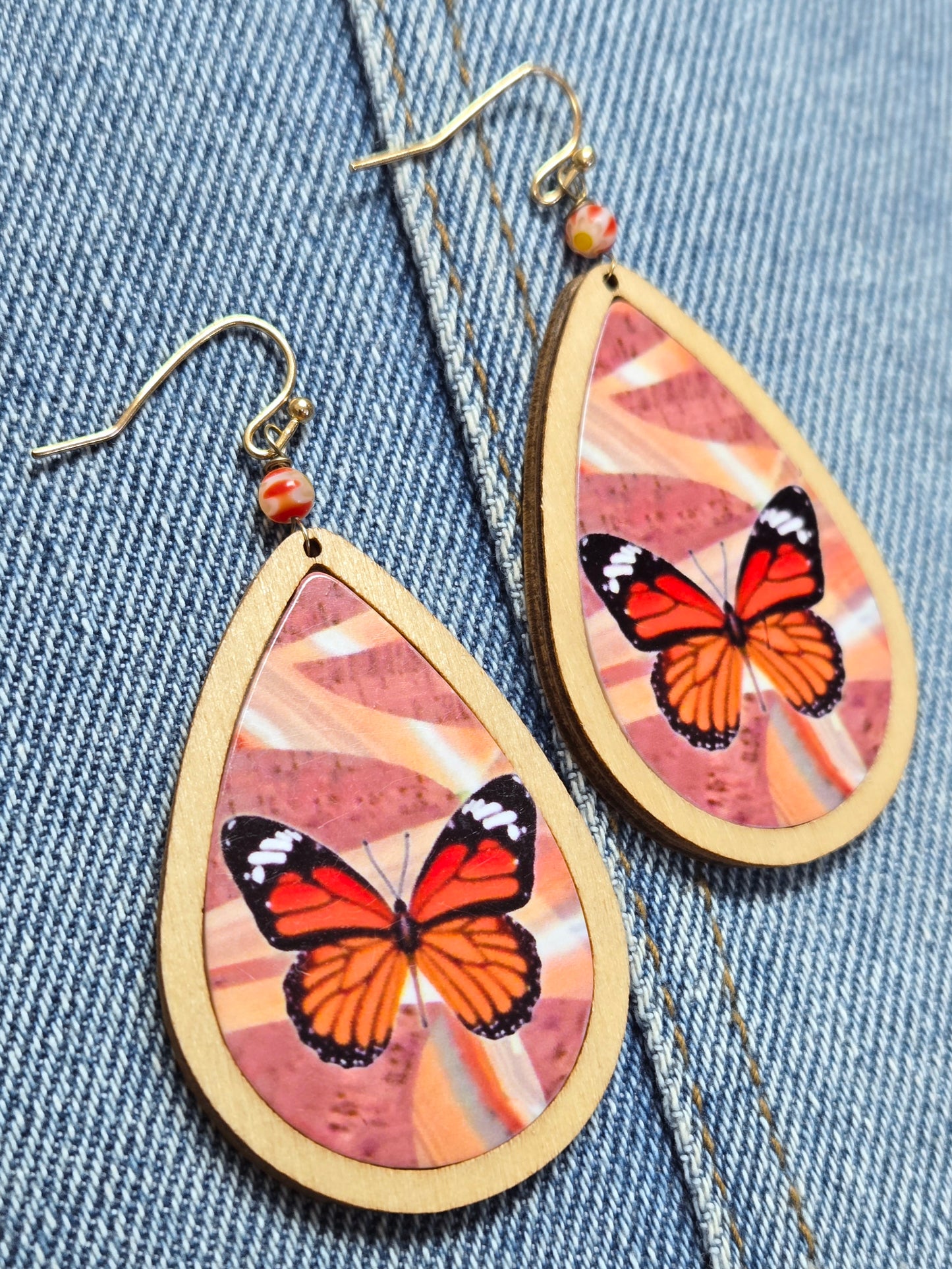 E1200 JCE3554 Butterfly Design Teardrop Dangle Wooden Earrings