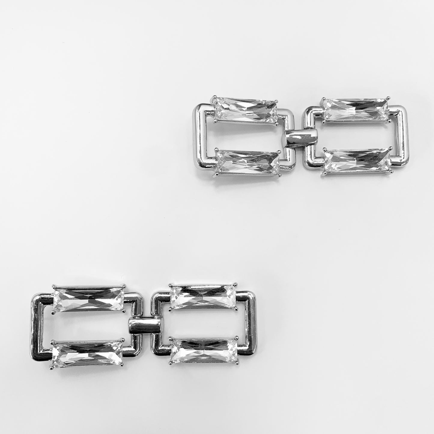 E0126 | Linked Crystal Earrings | 25E4897