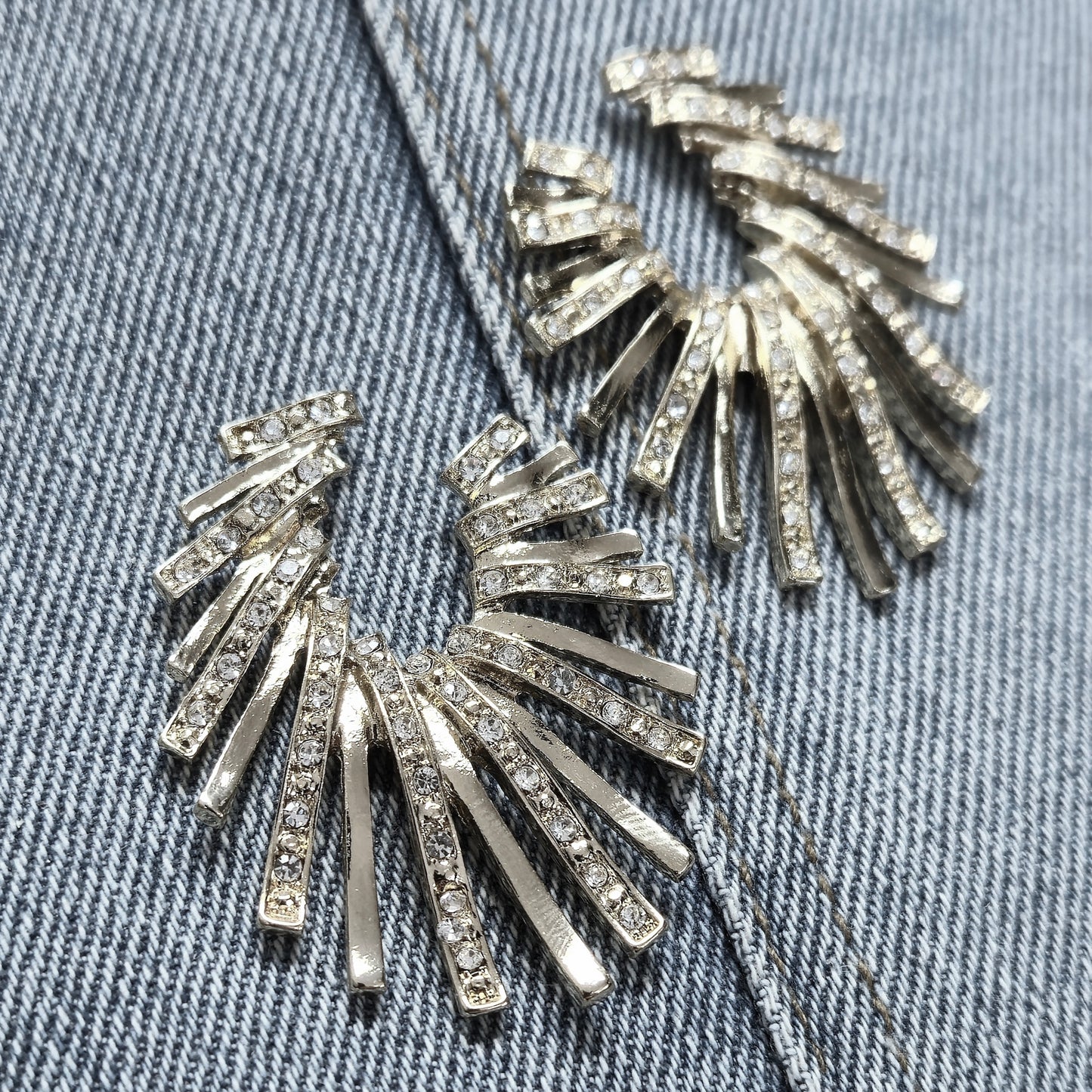 E1319 ME10453 Drop Post Earrings