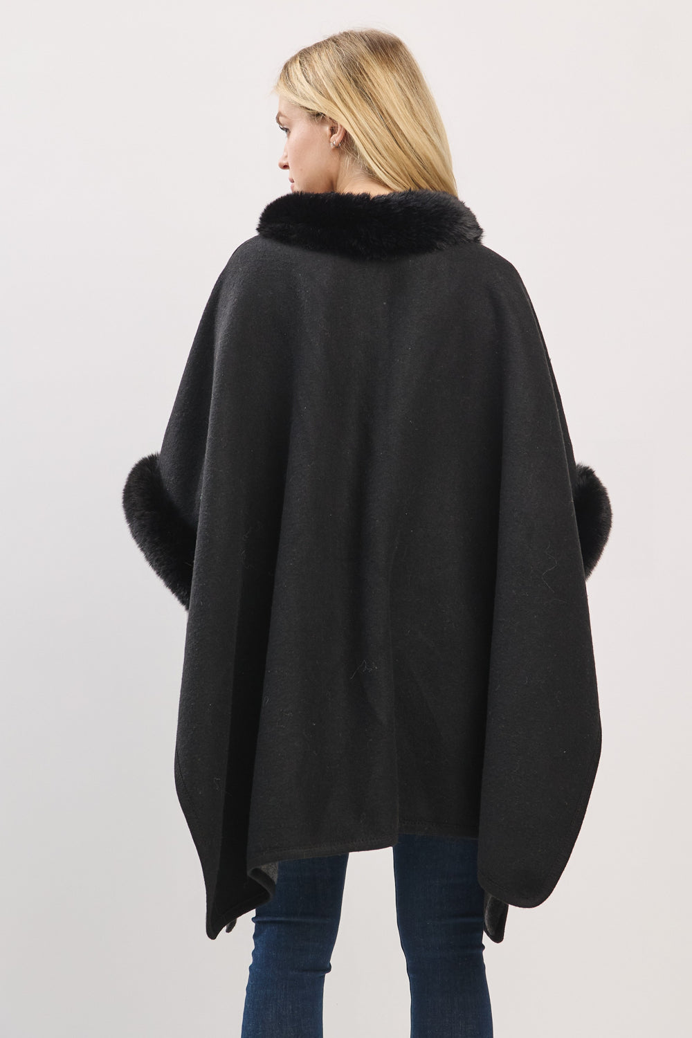 PC64 MS0454 FUR CAPE