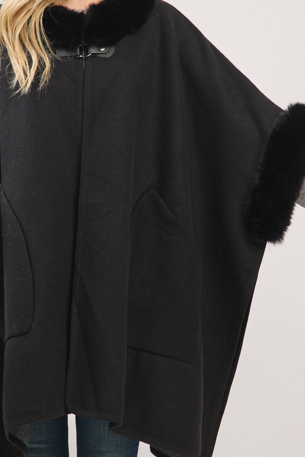 PC64 MS0454 FUR CAPE