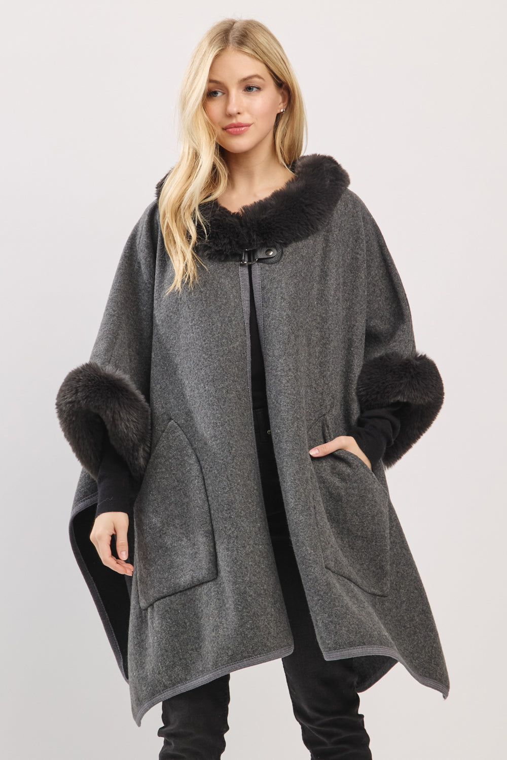 PC64 MS0454 FUR CAPE