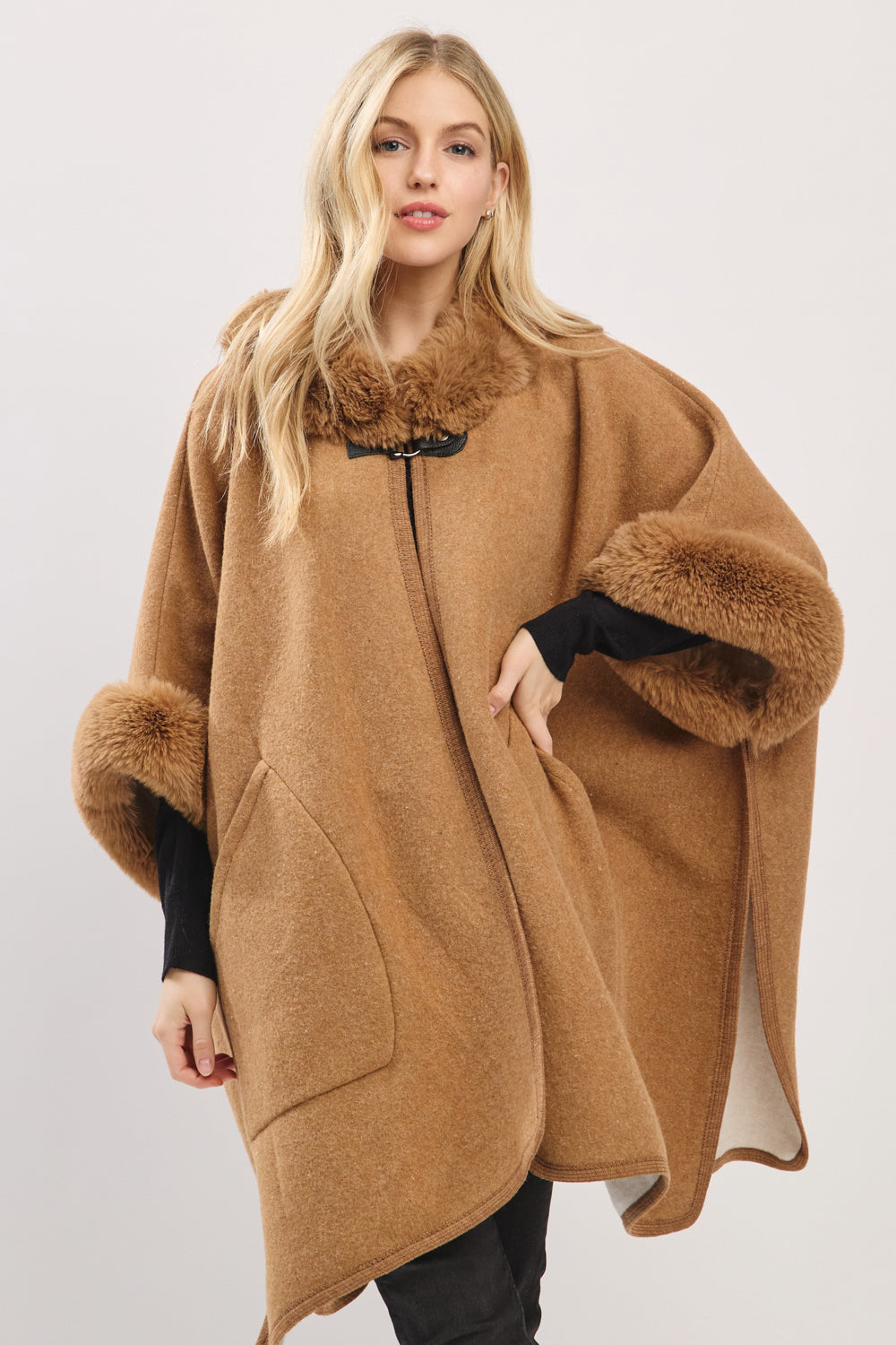 PC64 MS0454 FUR CAPE