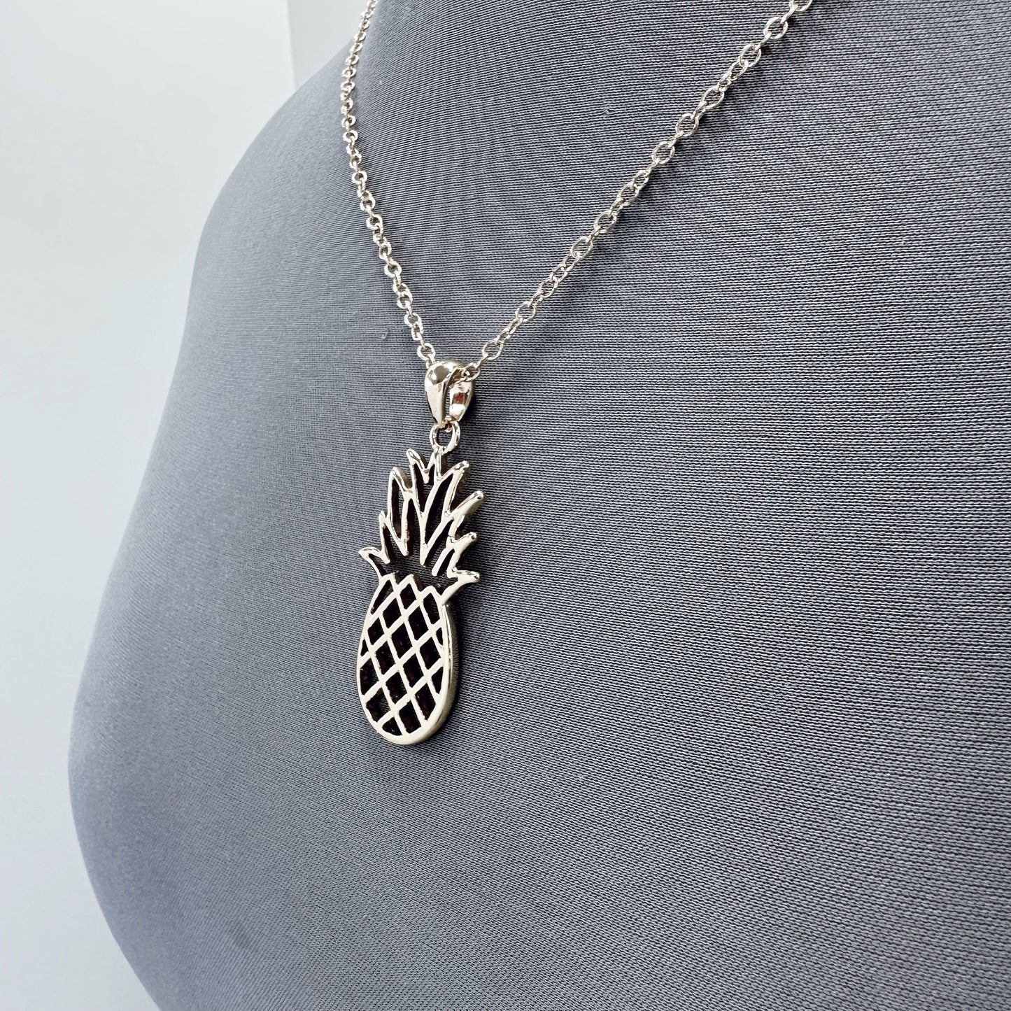 N0364 AN2907 Fruit Pineapple Design Pendant Necklace