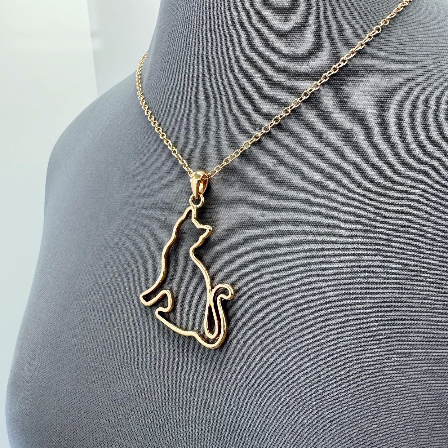 N0410 AN2898 Outlined Animal Cat Shape Pendant Necklace