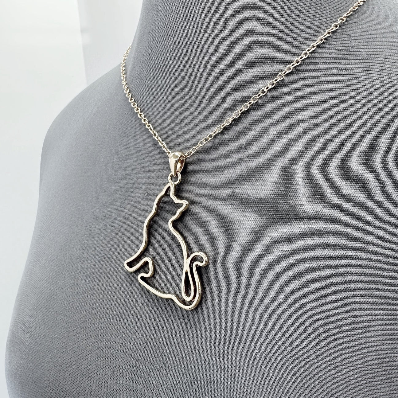 N0410 AN2898 Outlined Animal Cat Shape Pendant Necklace