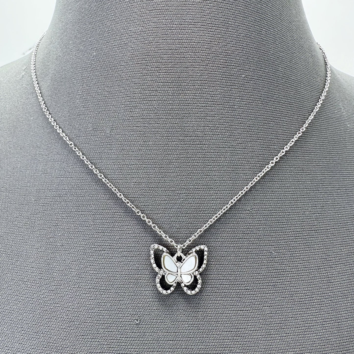 N0581 17805 Butterfly Pendant Necklaces