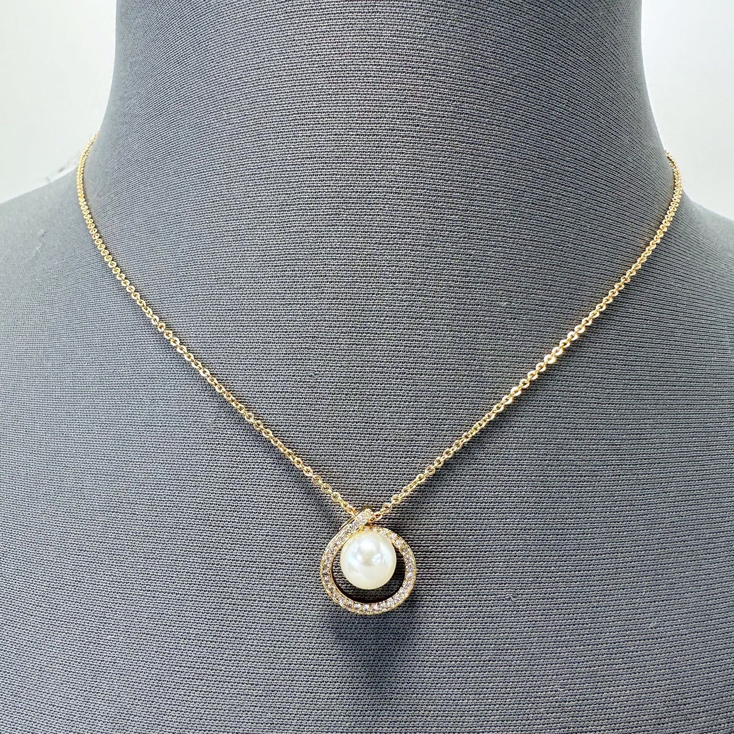 N0571 17469 Mini Pendant Dainty Necklaces