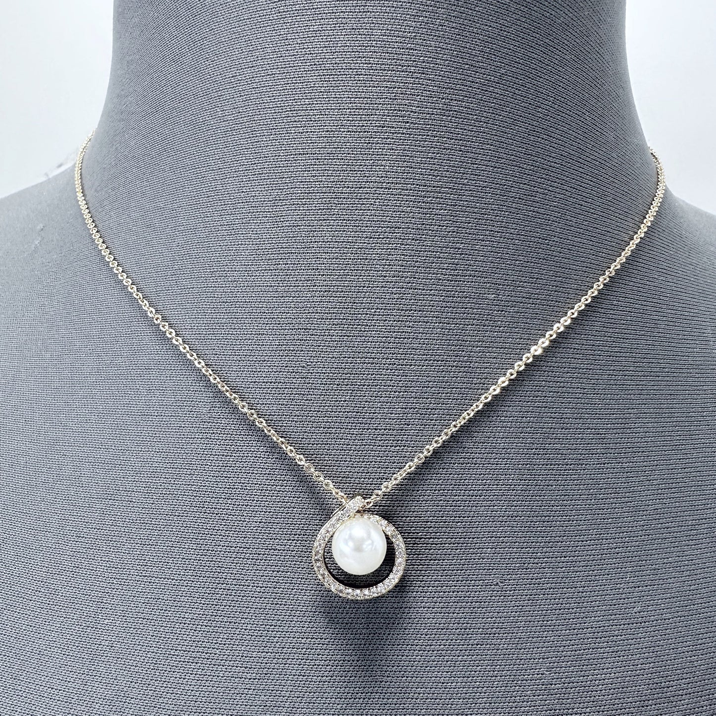 N0571 17469 Mini Pendant Dainty Necklaces