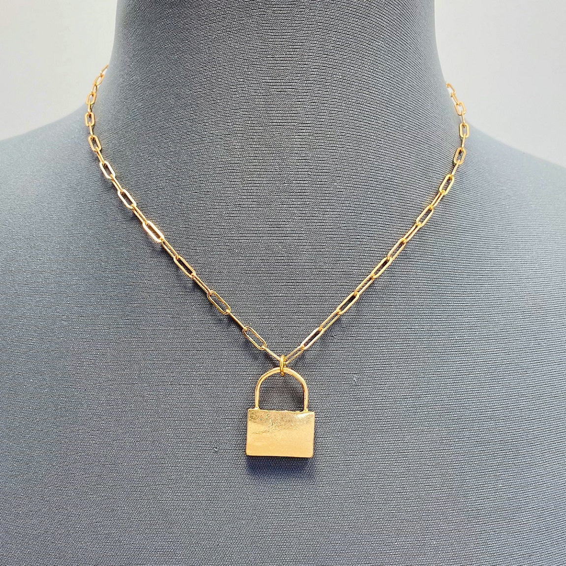 N0366 QN4080 Lock Shape Pendant Necklace