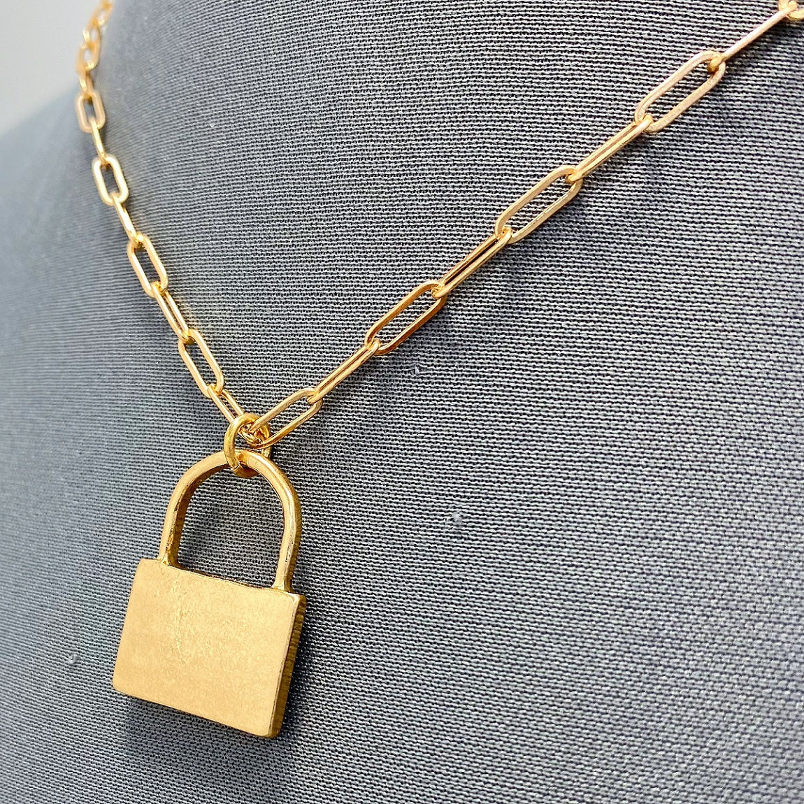 N0366 QN4080 Lock Shape Pendant Necklace