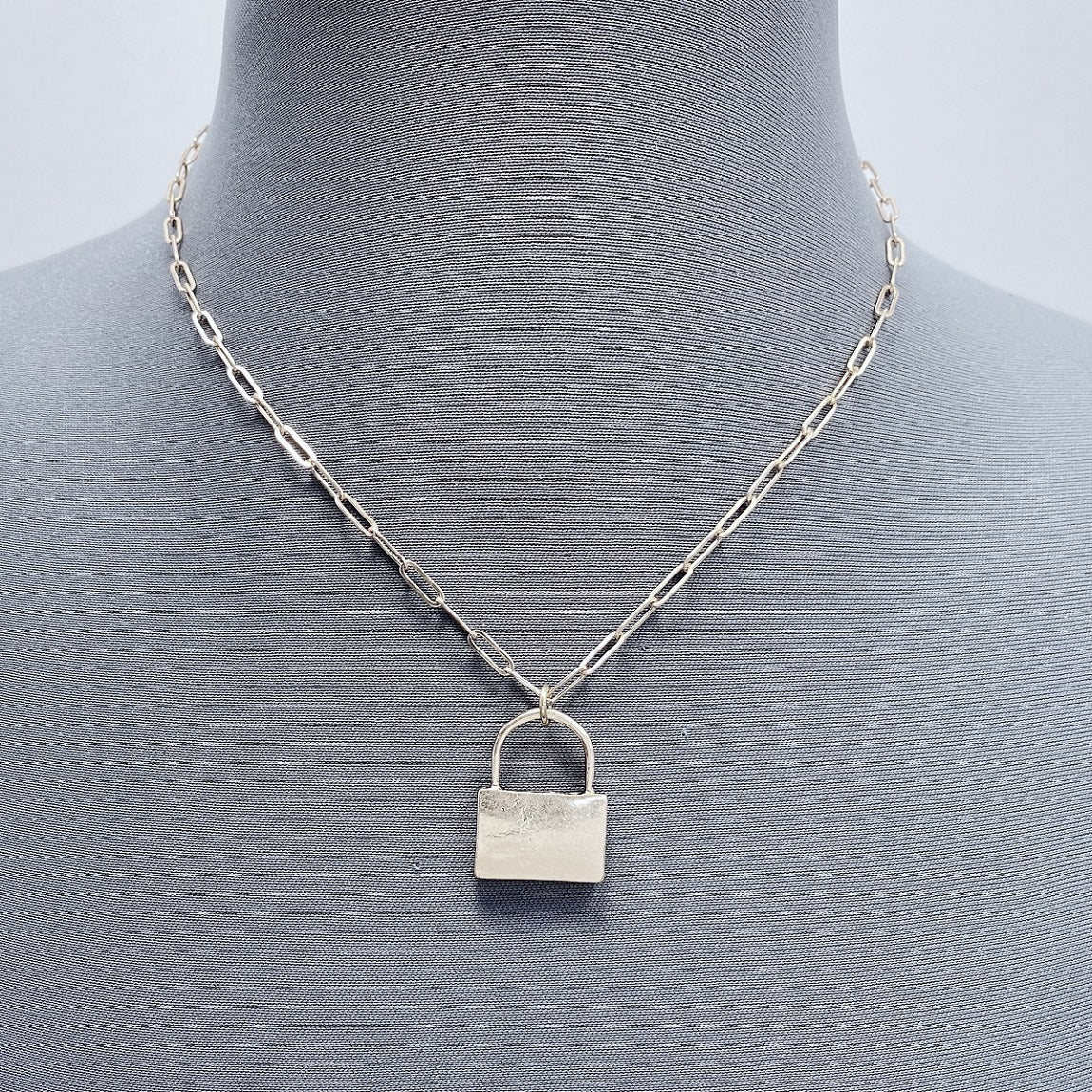 N0366 QN4080 Lock Shape Pendant Necklace