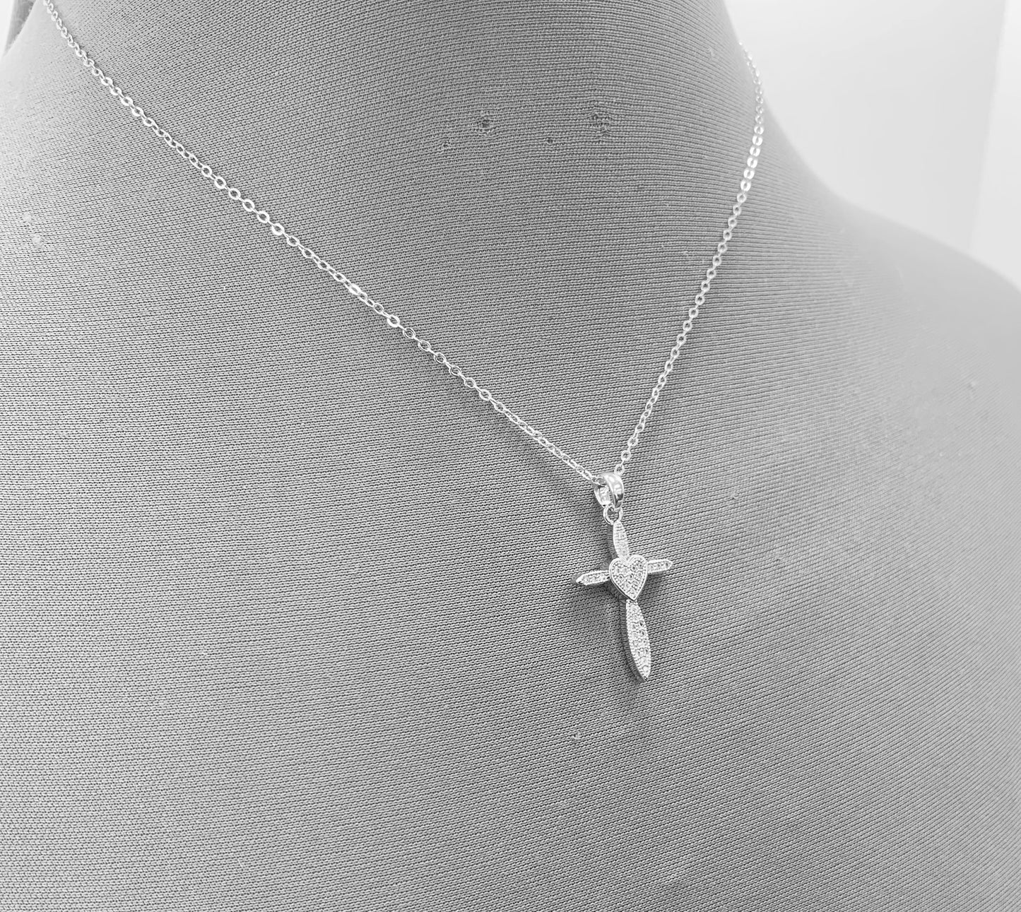 N0148 | Crystal Heart Cross Necklace | 18565