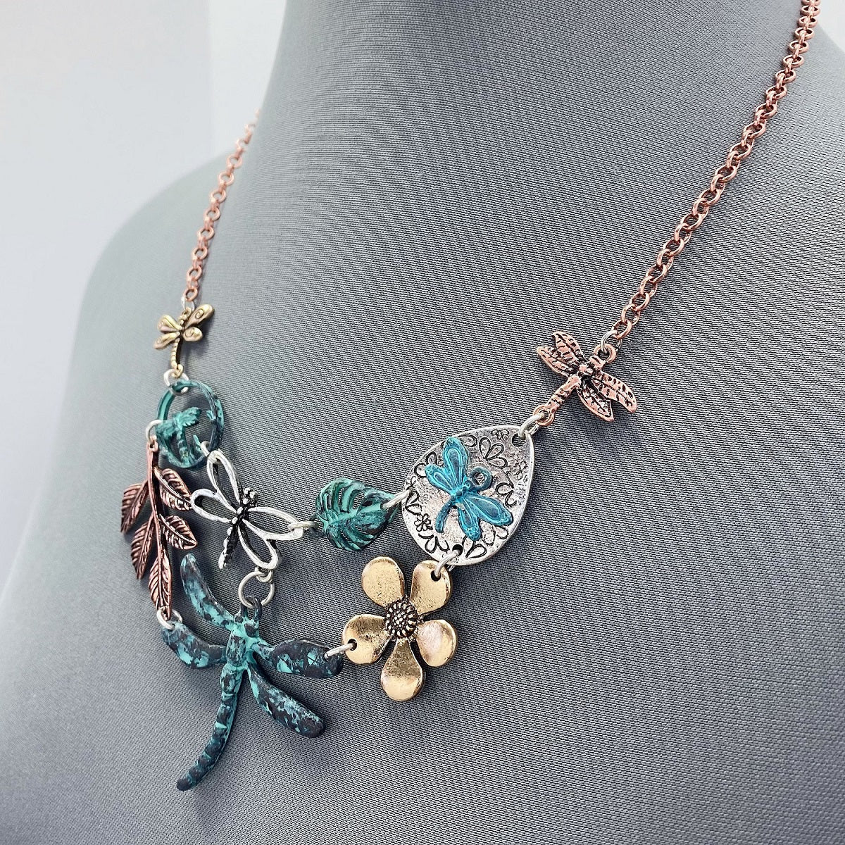 N0425 QNE15313 Antique Tone Metal Flower Animal Dragonfly Designed Necklace