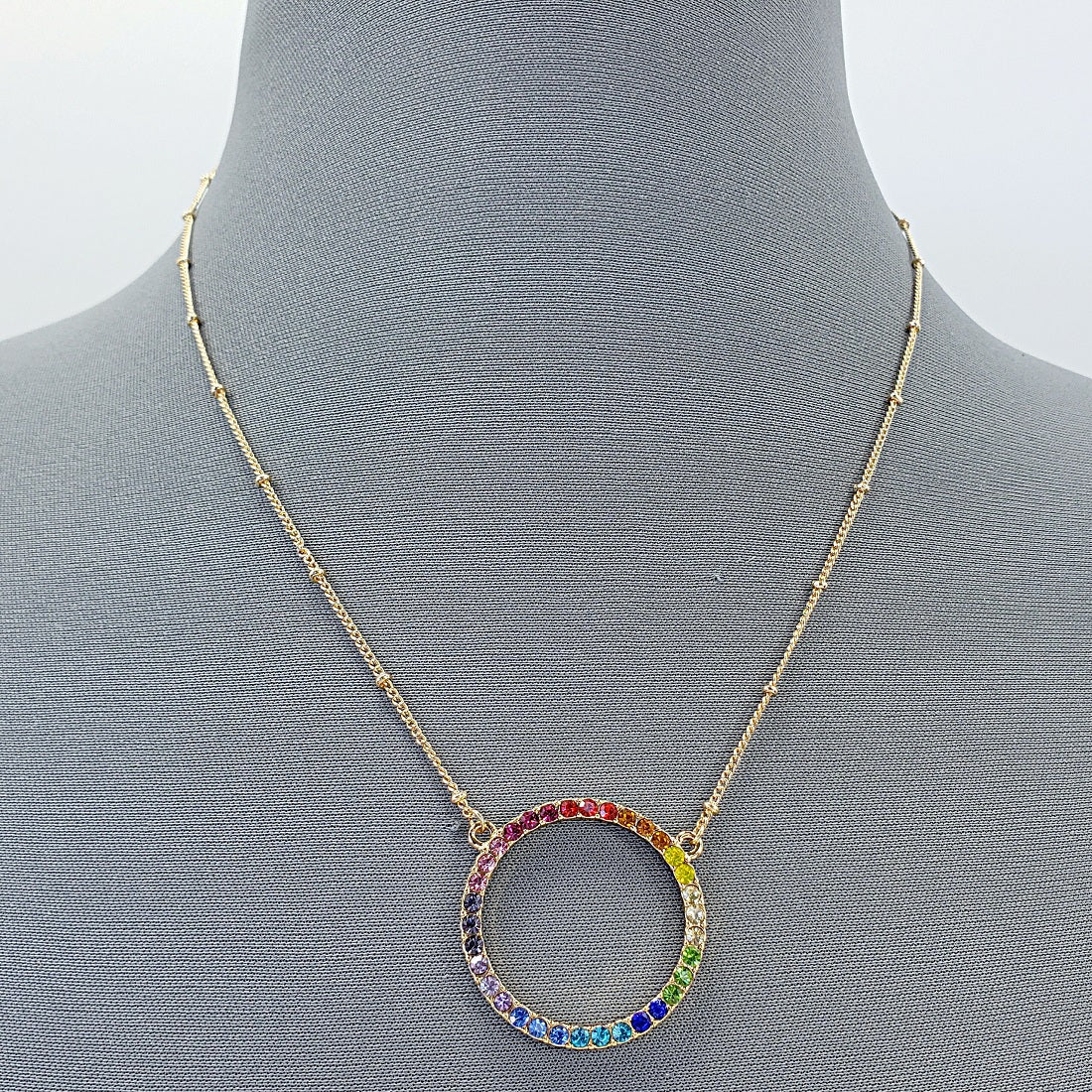 N0593 17257 Circle Pendant Necklace