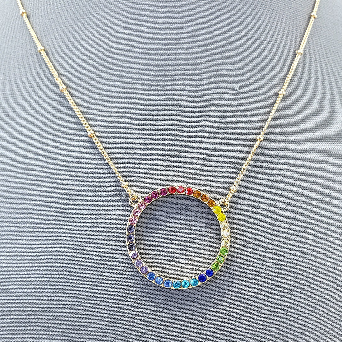 N0593 17257 Circle Pendant Necklace