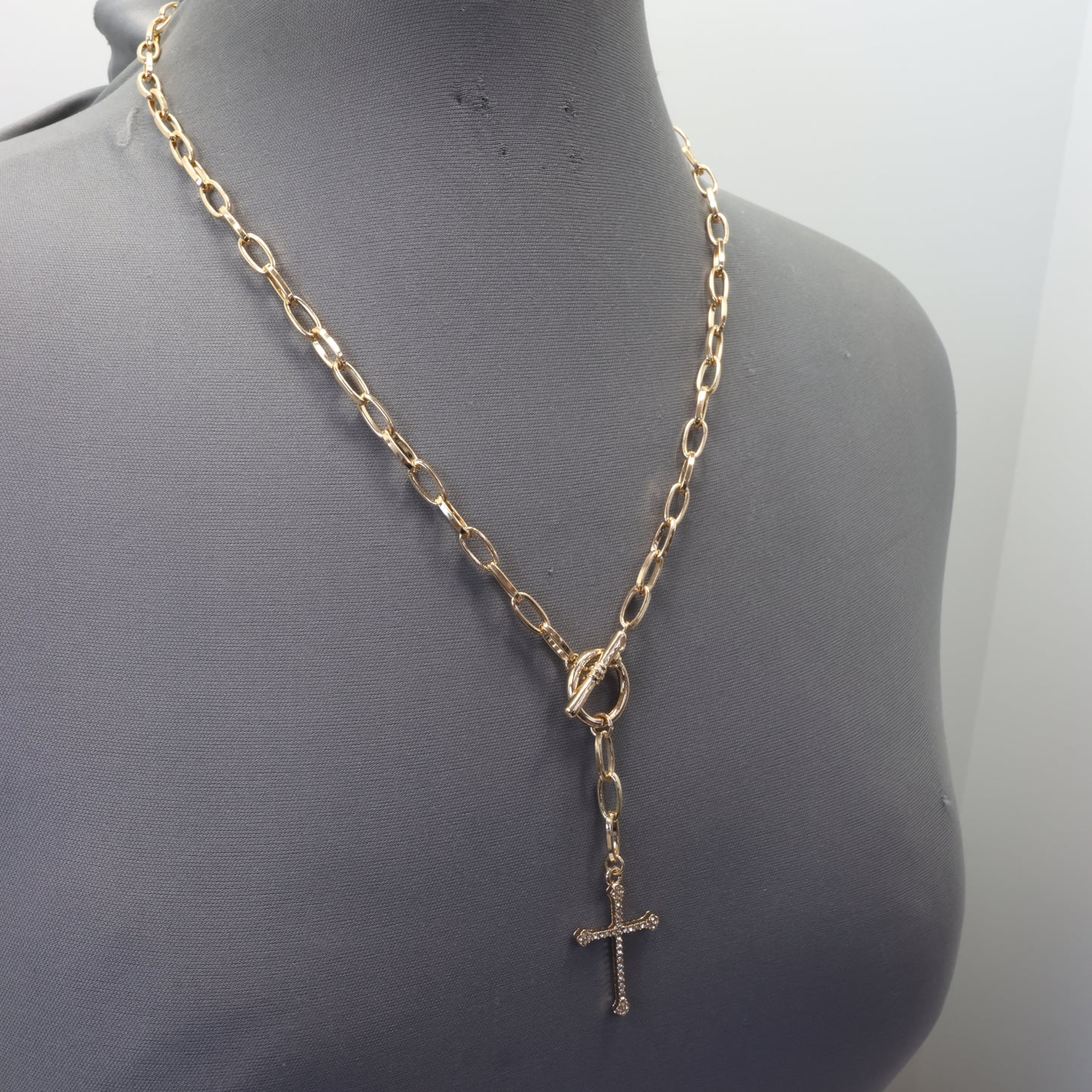 Toggle Cross Chain Necklace | N0274