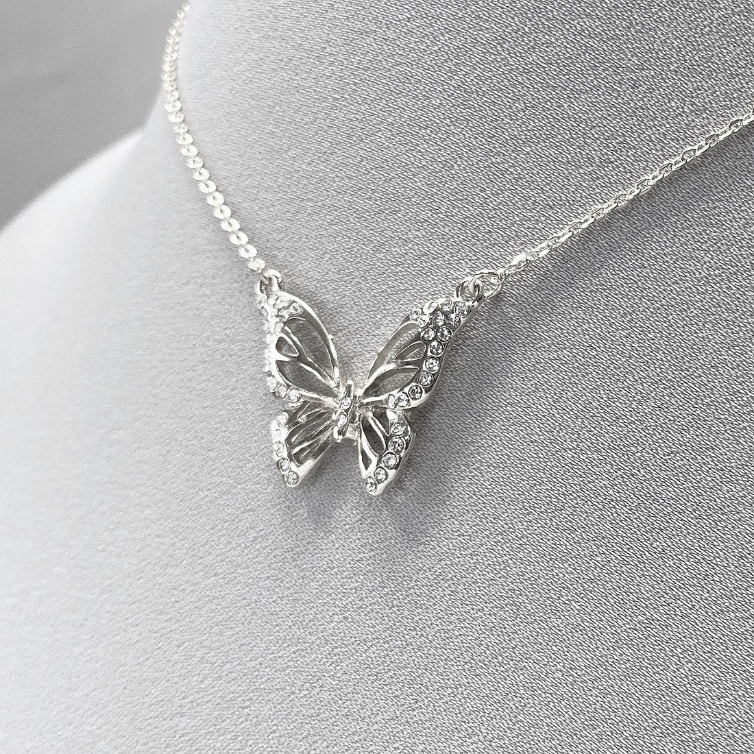 N0618 17330 Butterfly Pendant Necklace