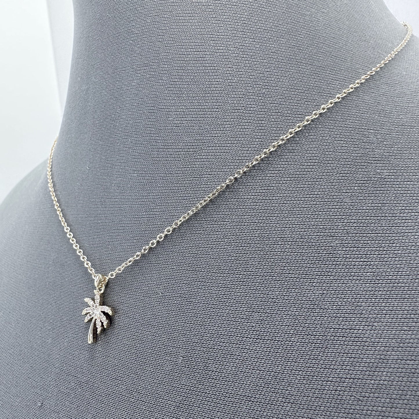 N0576 17763 Pendant Dainty Necklaces