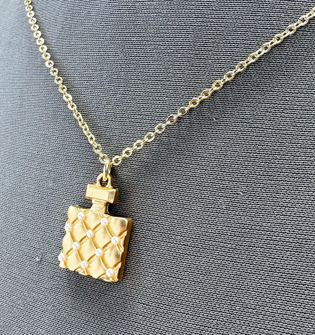 N0467 | Perfume Bottle Pendant Necklace | 18213
