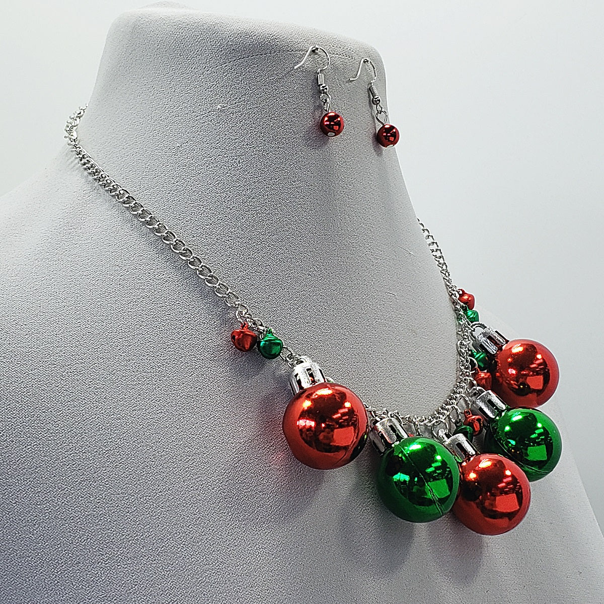 N0629 FNE6881 Christmas Necklace