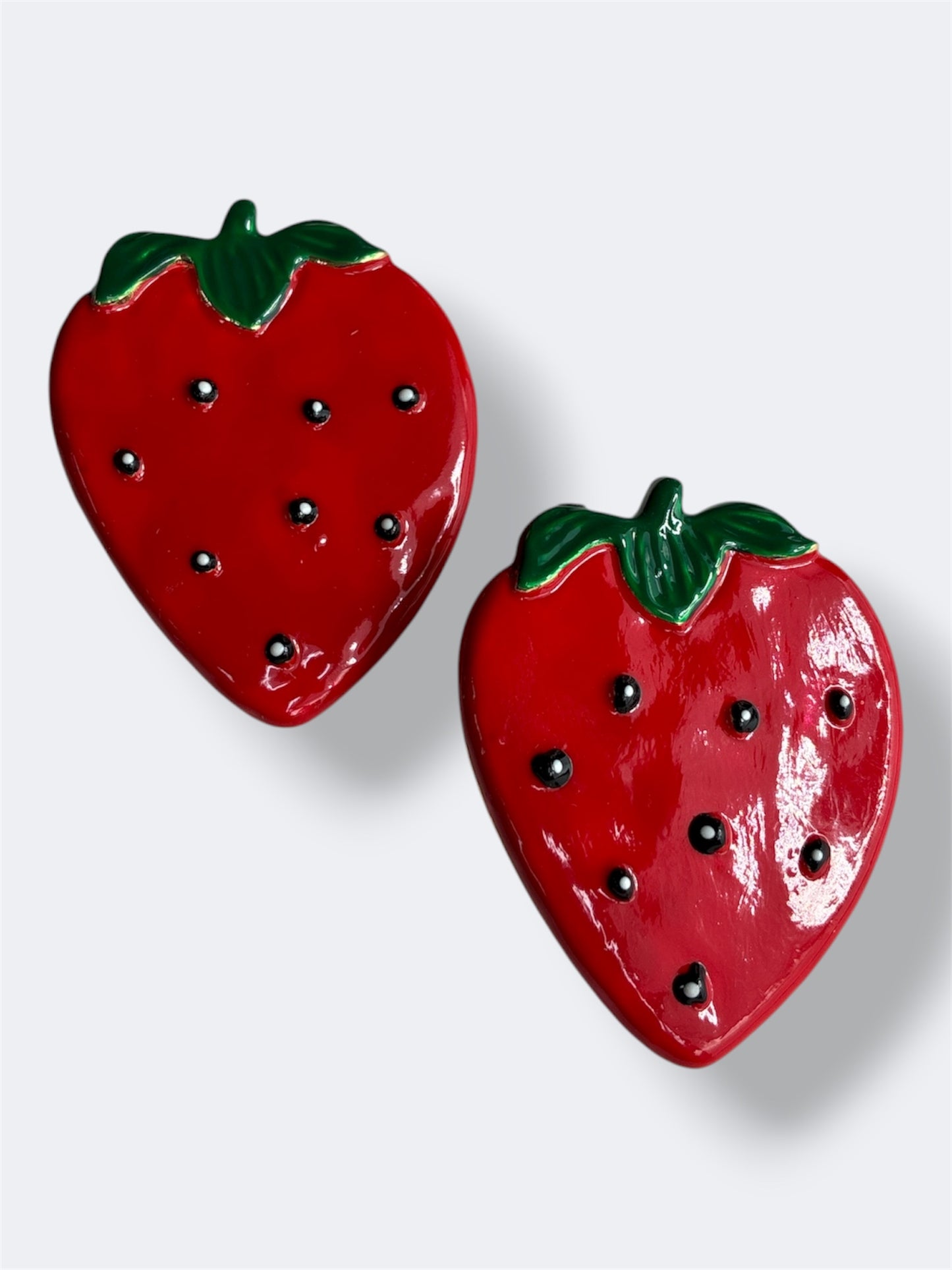 E2247| Flat Strawberry Earrings | ER2628