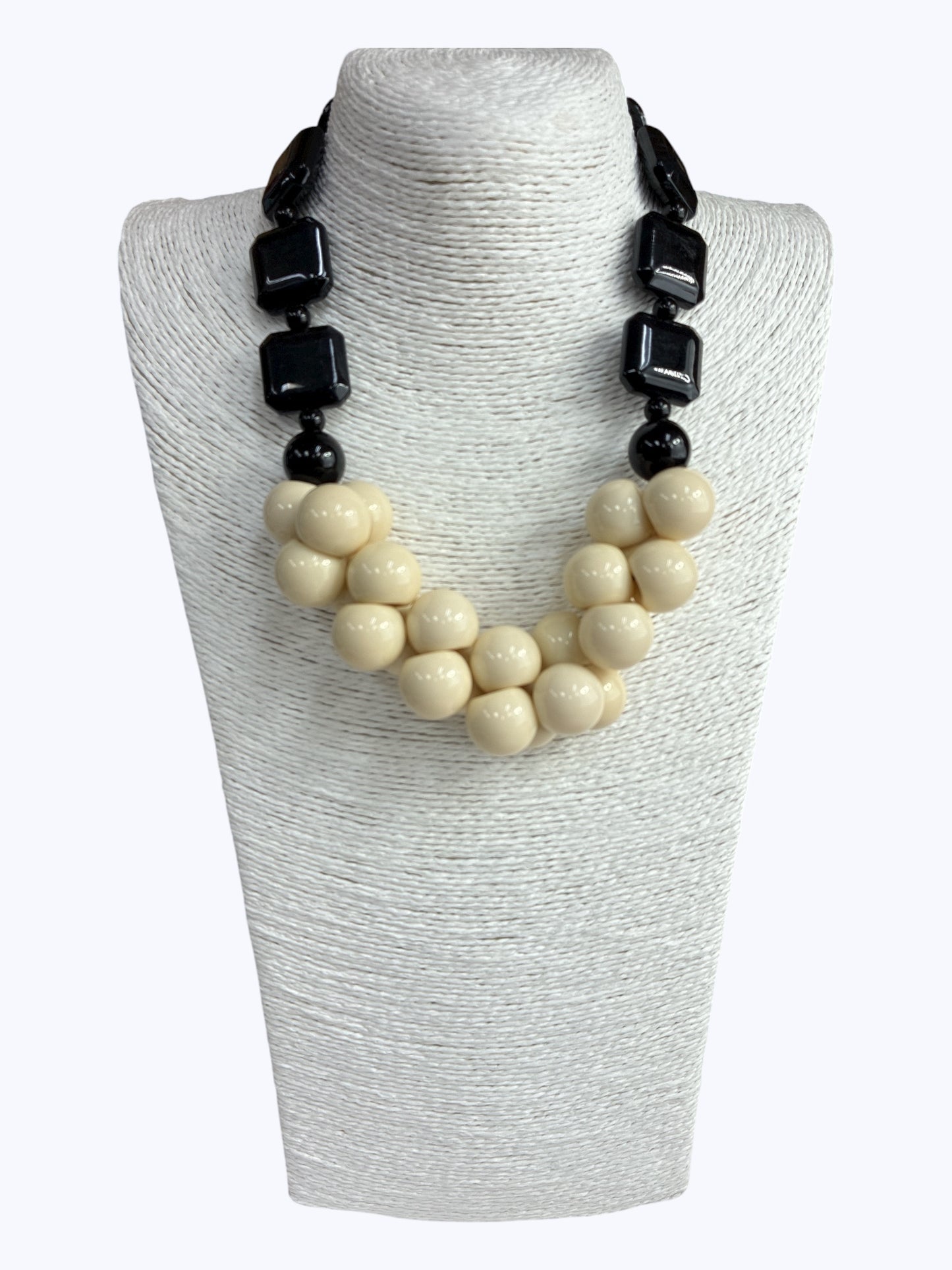 N5089 | Sculpted Bead Statement Necklace | NA5275