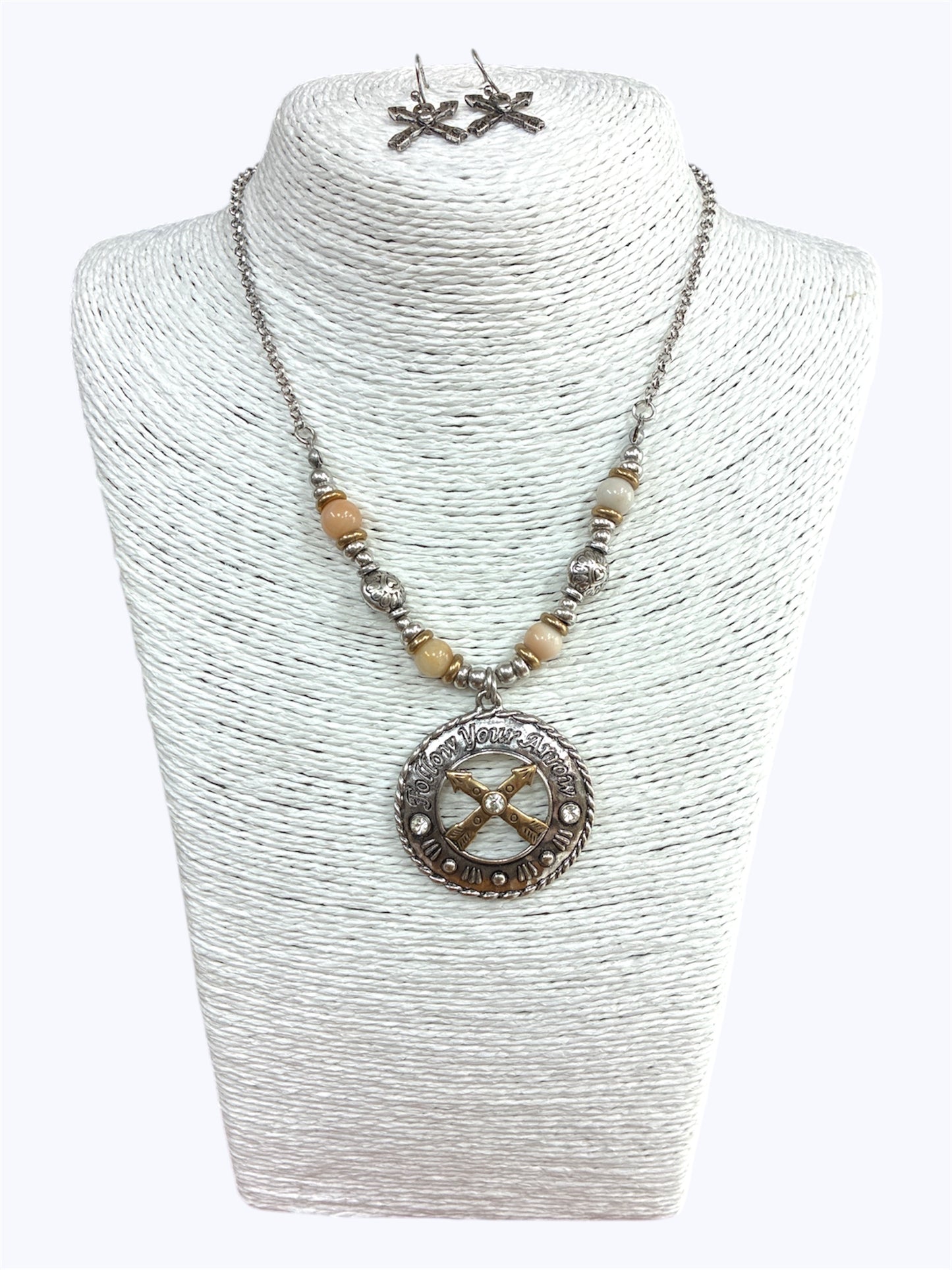 N0504 | Arrow Crossed Design Circle Pendant Necklace | QNE13188