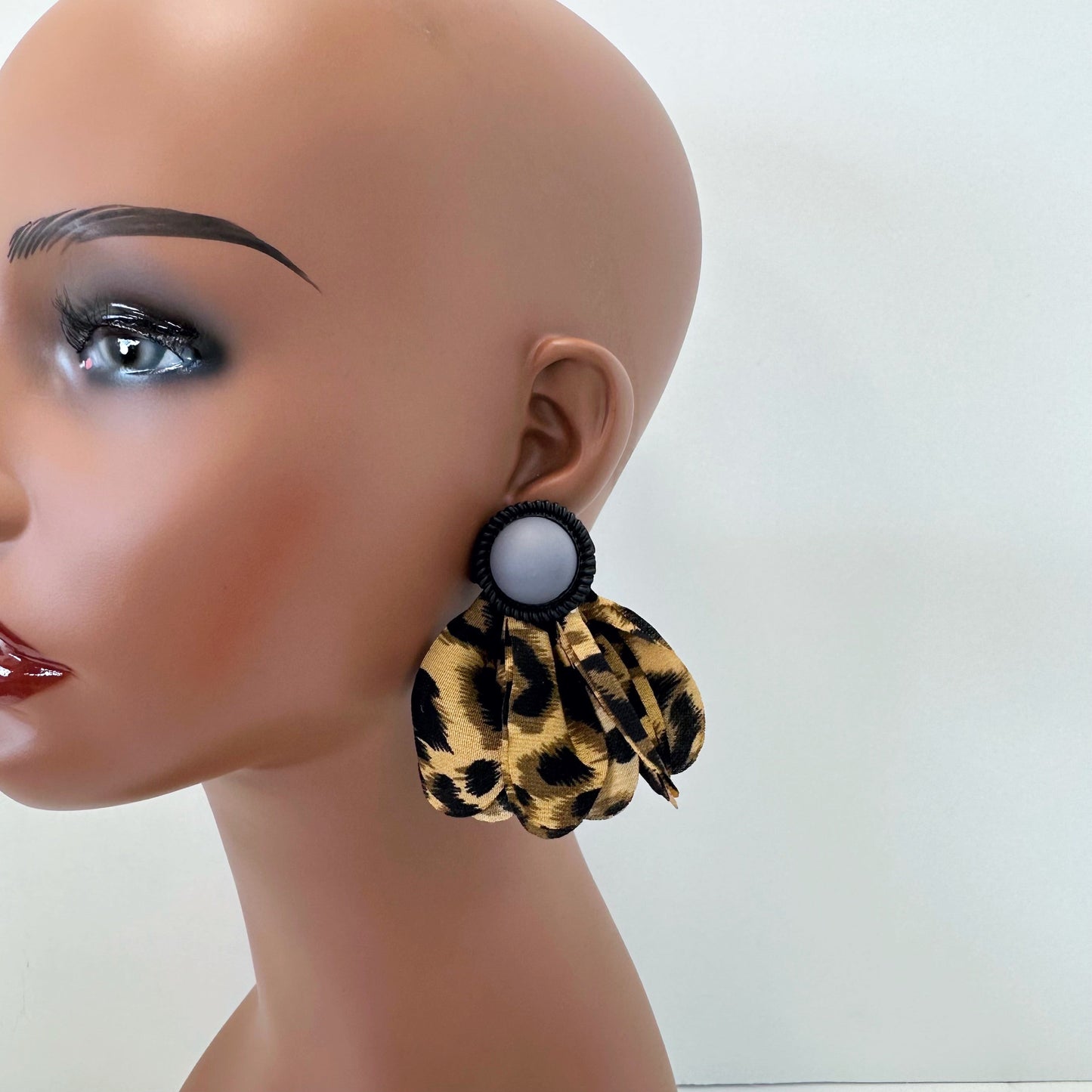 E0214 | Pleated Petal Drop Earrings | GE3337