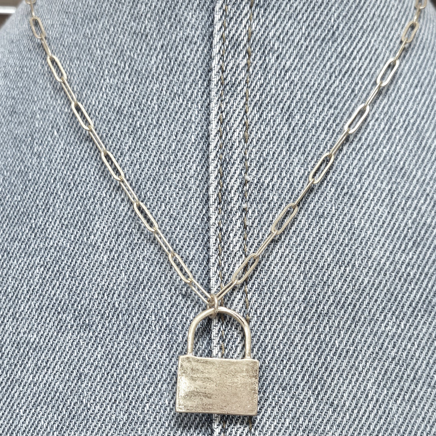 N0366 QN4080 Lock Shape Pendant Necklace