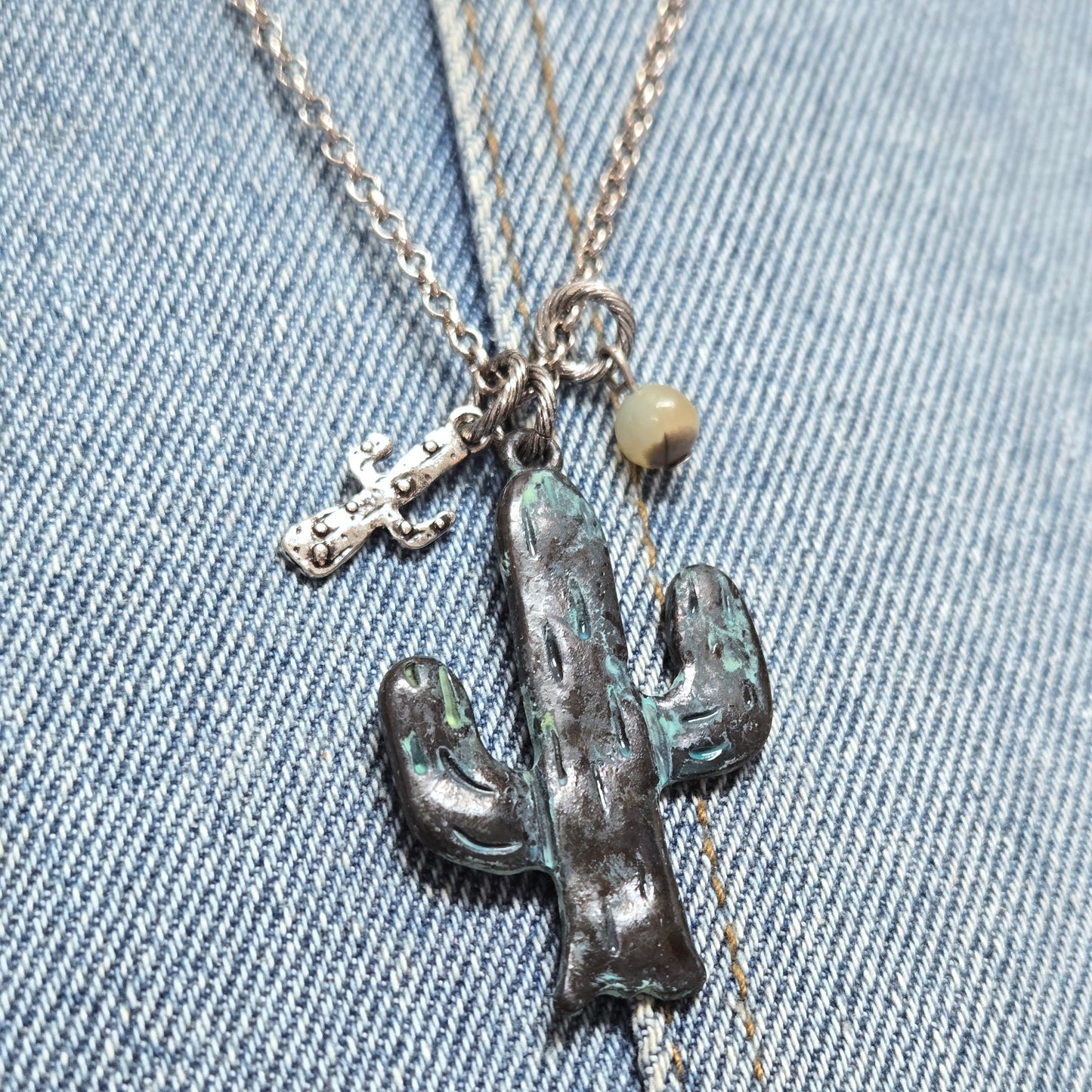 N0552 QNE12977 Cactus Design Pendants Necklace