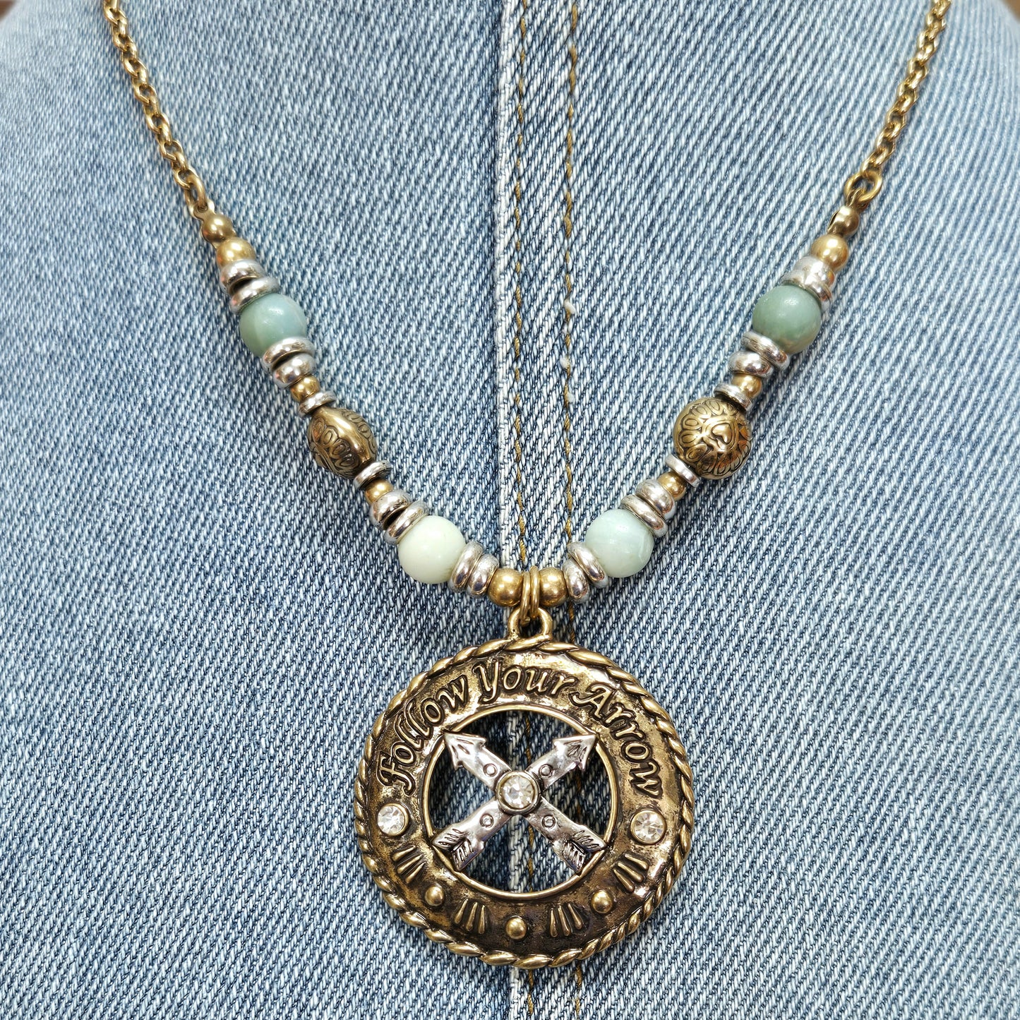 N0504 QNE13188 Arrow Crossed design Circle Pendant Necklace