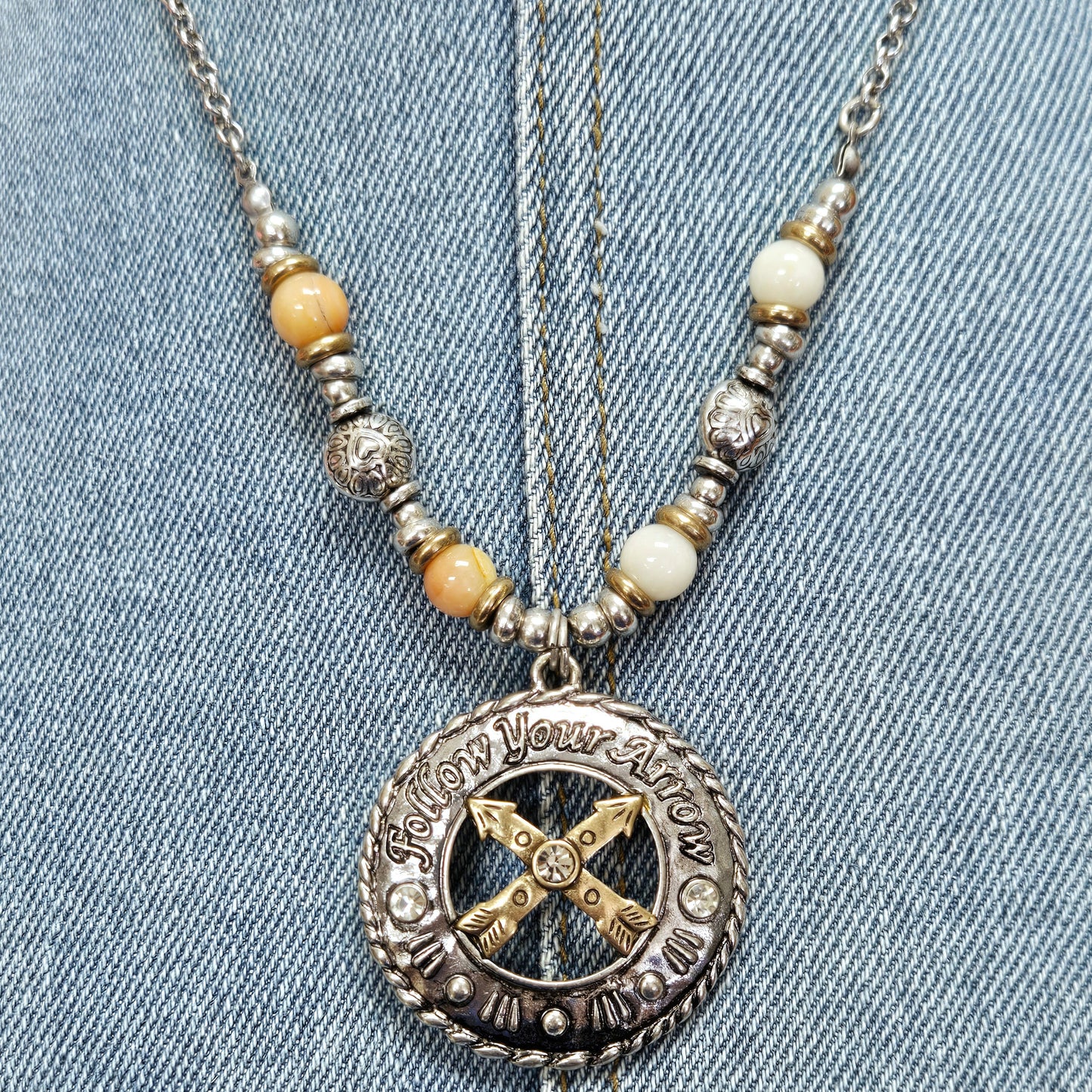 N0504 QNE13188 Arrow Crossed design Circle Pendant Necklace