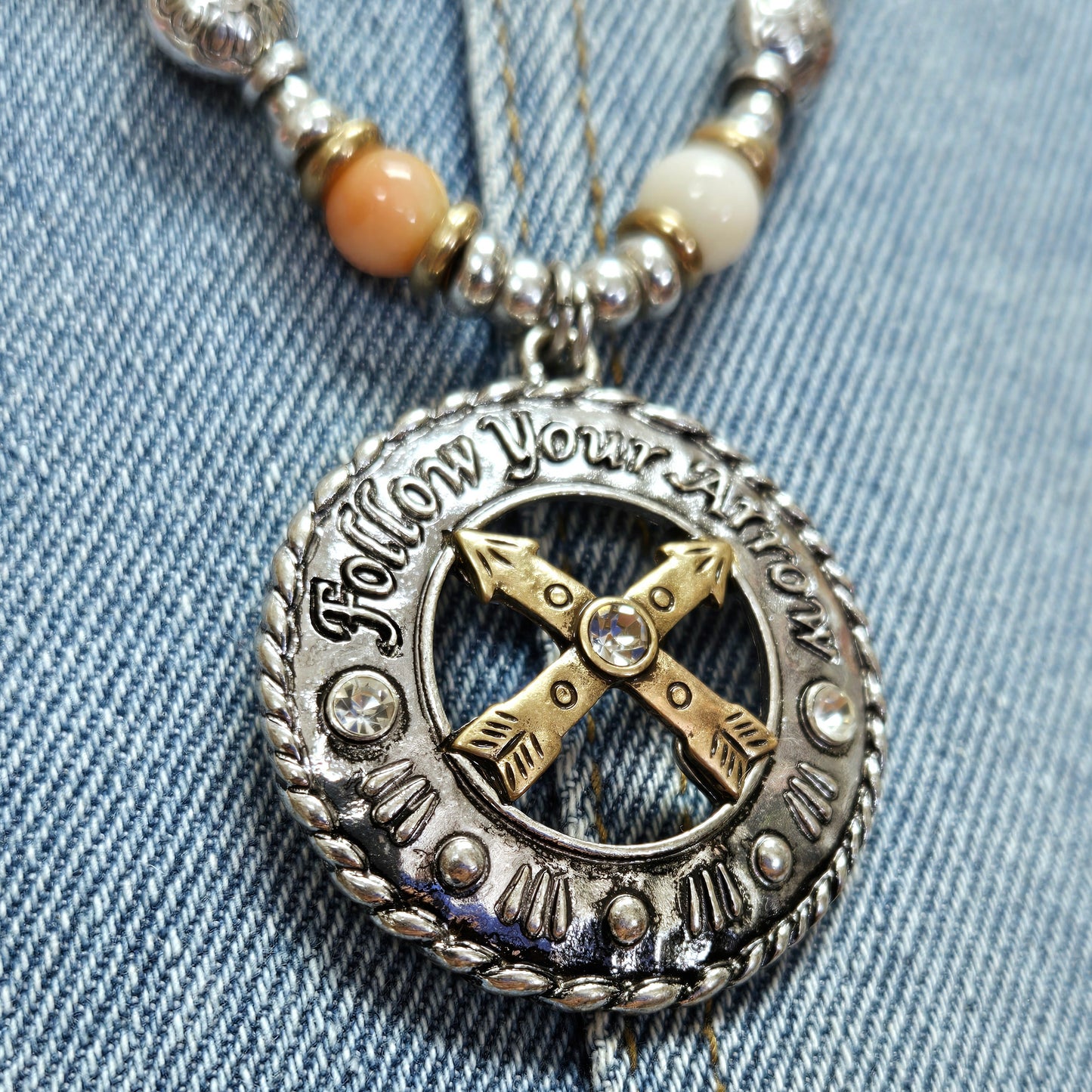 N0504 QNE13188 Arrow Crossed design Circle Pendant Necklace