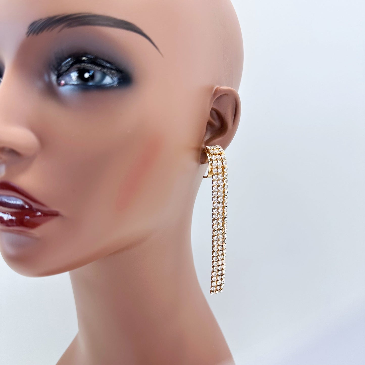 E1484 | Refined Rhinestone Earrings | 25E3061