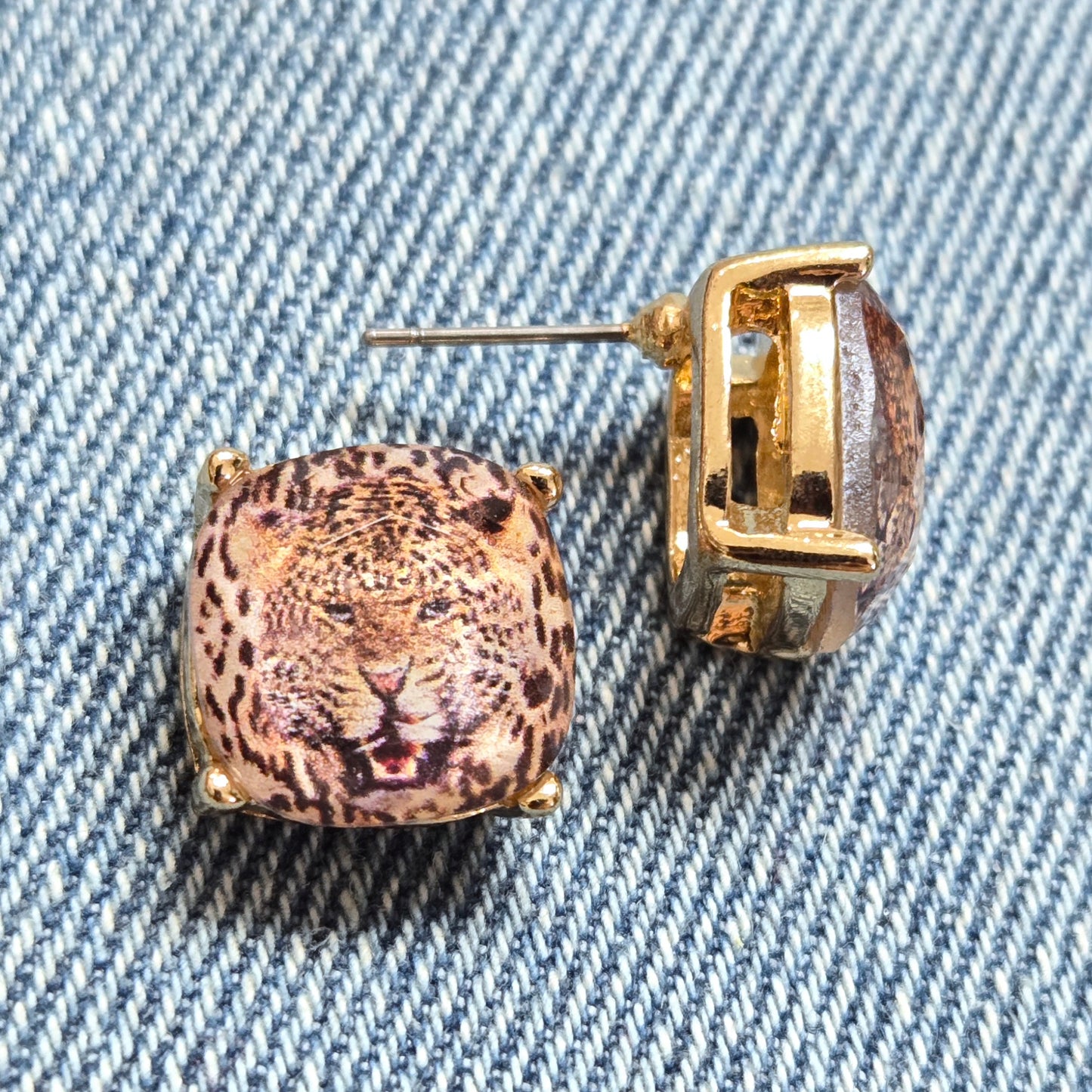 E1303 VER5348 Animal Design Stud Earrings