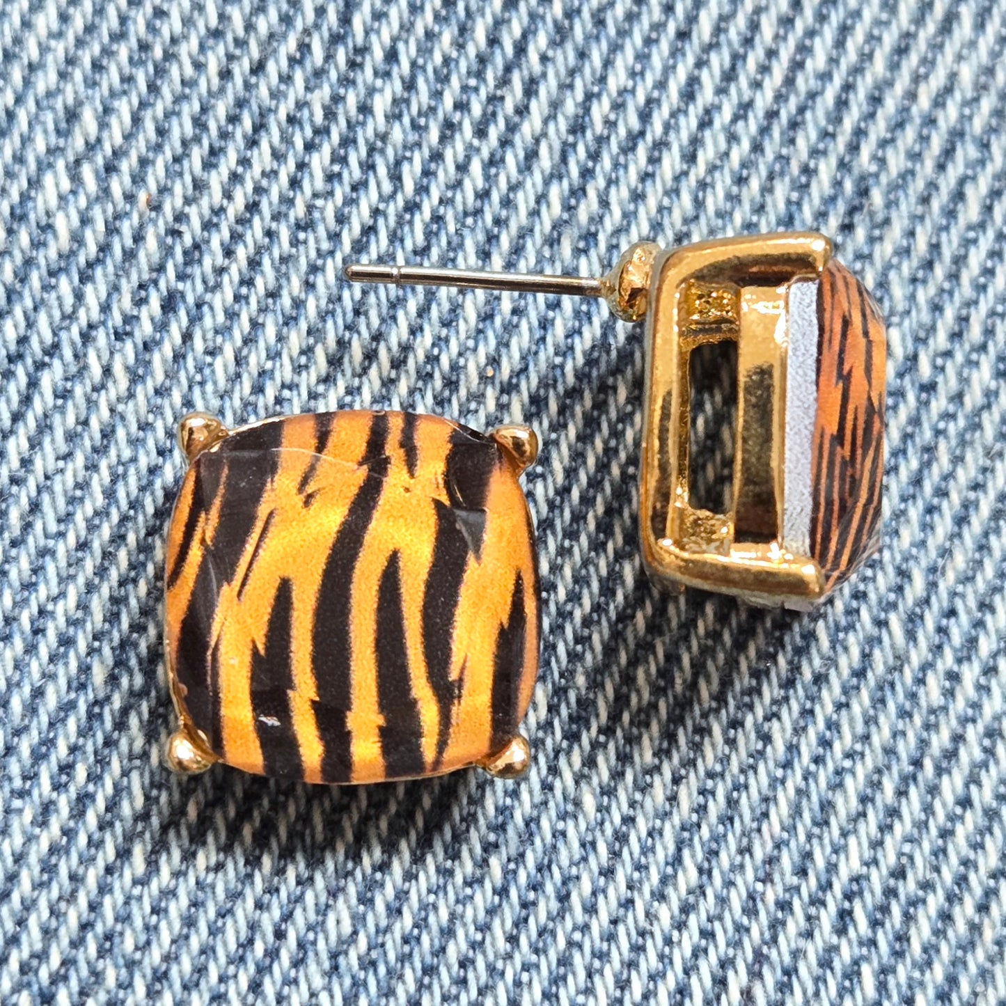 E1302 VER5578 Animal Pattern Stud Earrings