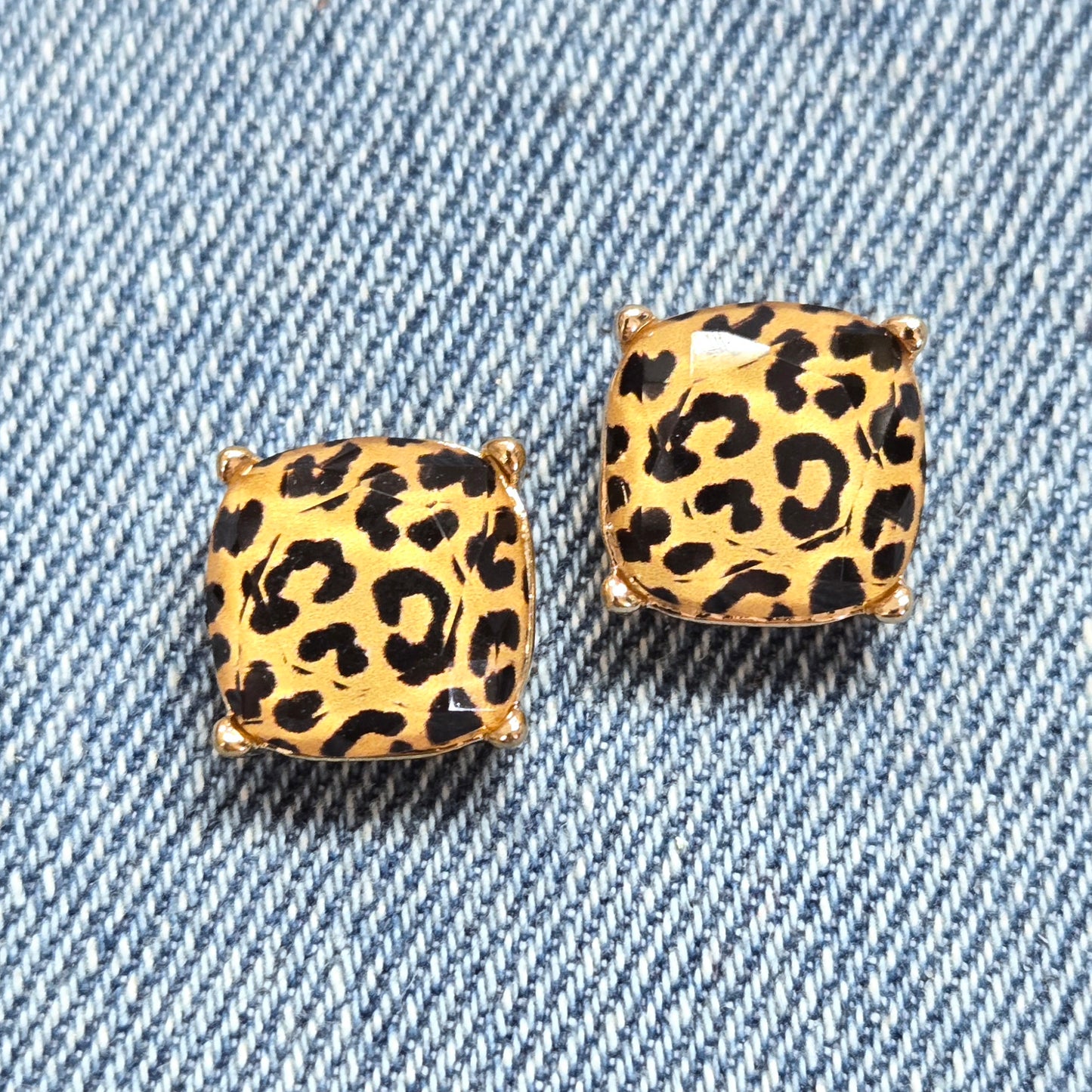 E1302 VER5578 Animal Pattern Stud Earrings