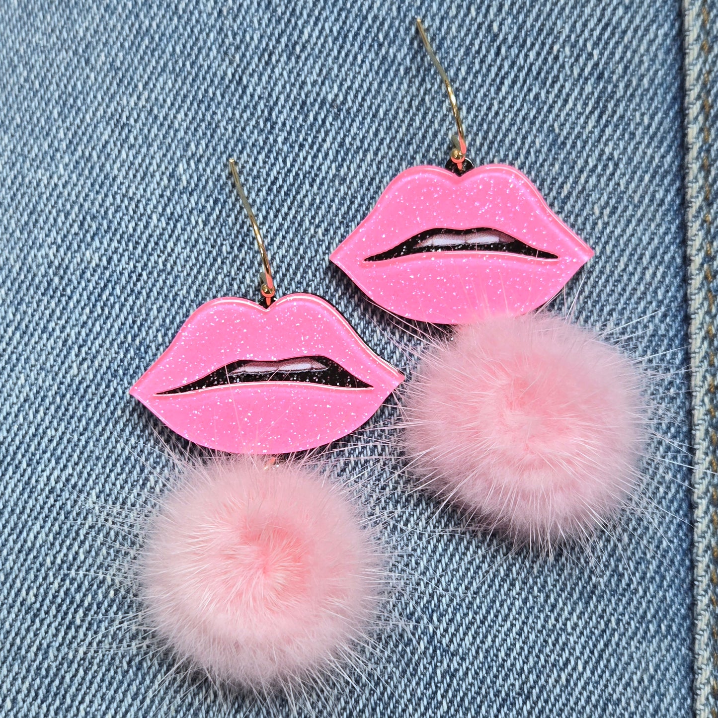 E1284 VER6262 Lips Drop Dangle Earrings