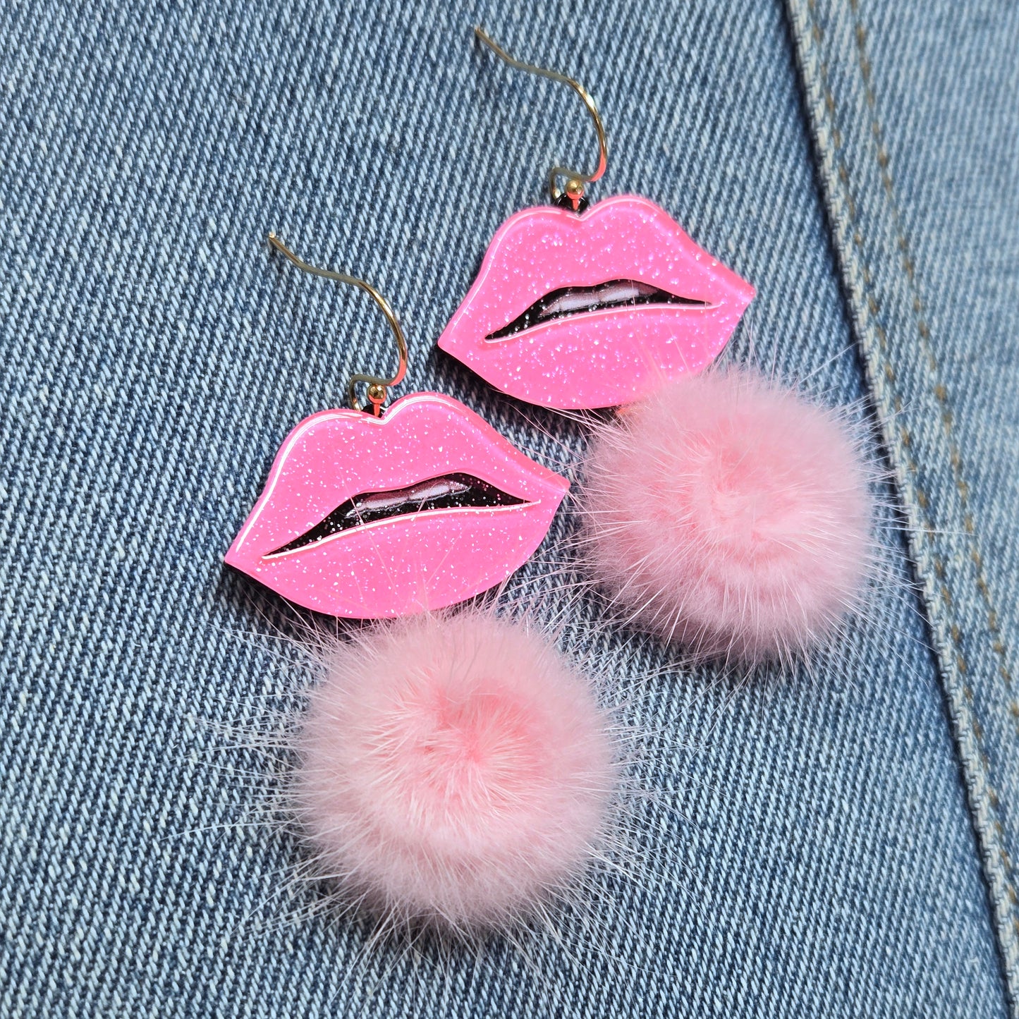 E1284 VER6262 Lips Drop Dangle Earrings
